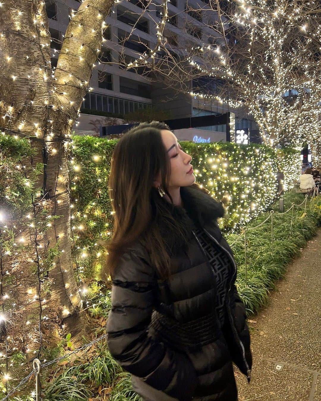 南杏奈のインスタグラム：「もうすぐ🎄🍷🍗  今年は家族がひとり増えて 初めて迎えるクリスマス🎶 たのしみ🎅🎂🤍  #東京ミッドタウン #六本木イルミネーション #クリスマス」