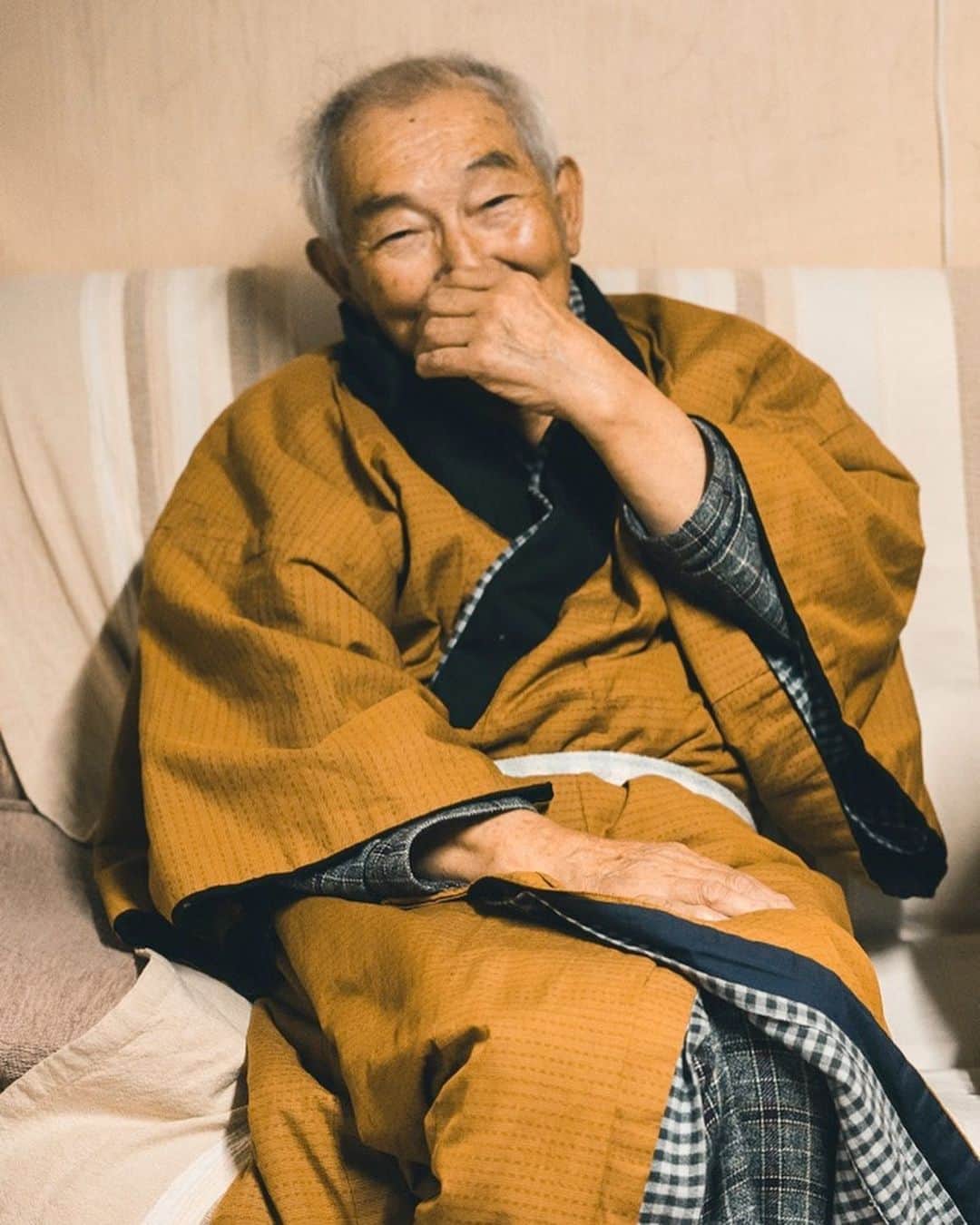 シルバーテツヤのインスタグラム：「Today it has been a year since he went to heaven. But SLVR.TETSUYA is immortal forever🫵😉🔥🔥🔥  今日で一周忌でした。シルテツふぉえば🫰🐉❤️‍🔥  実は毎月、月命日にあげてた#笑顔なのでNGシリーズ もいったん今日まで笑 というわけで喪明け〜 なまなま🙏」