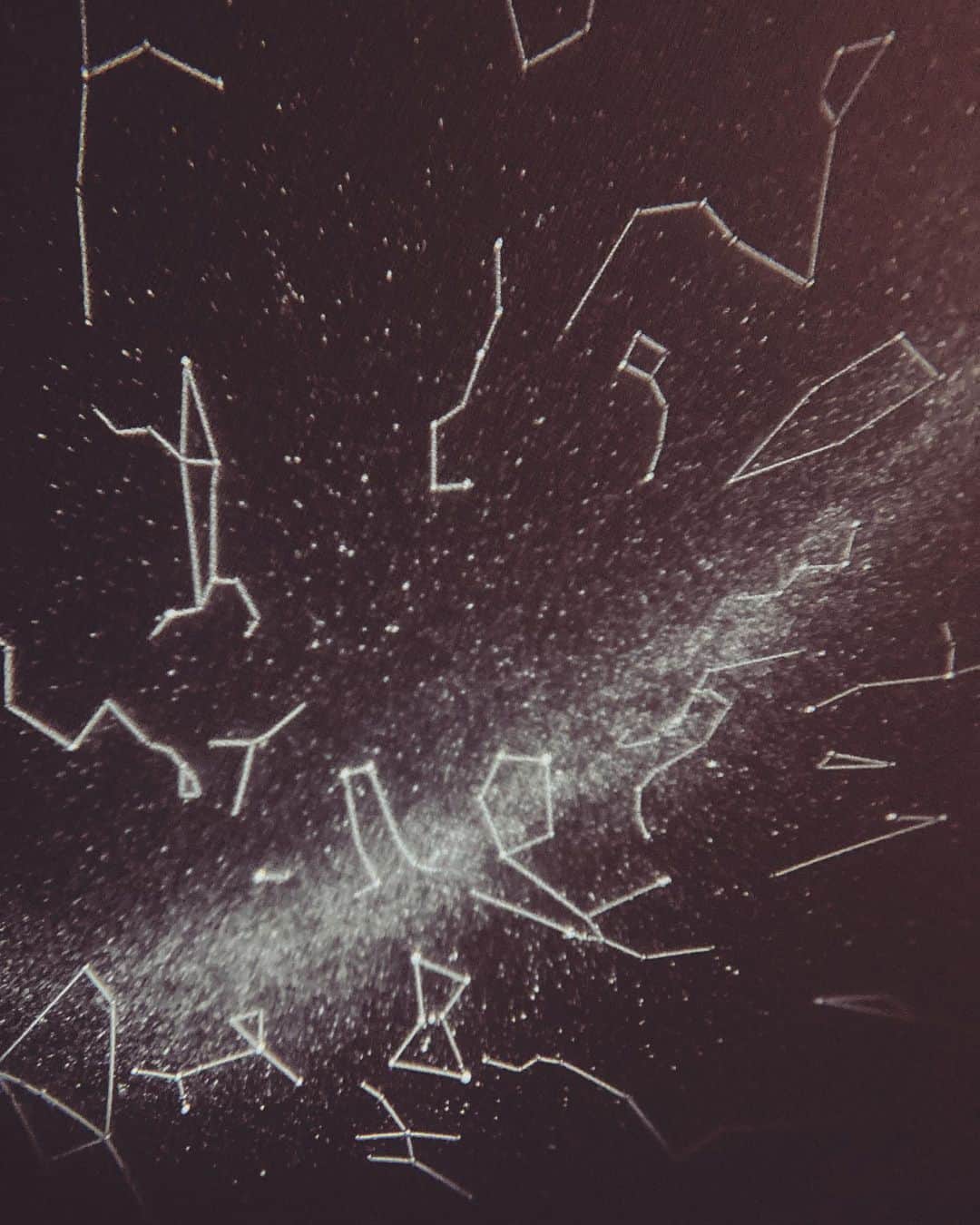 夏目ベールさんのインスタグラム写真 - (夏目ベールInstagram)「部屋に広がる星  #プラネタリウム #家庭用プラネタリウム #星空 #starrysky #宇宙」12月15日 0時17分 - beel_inst