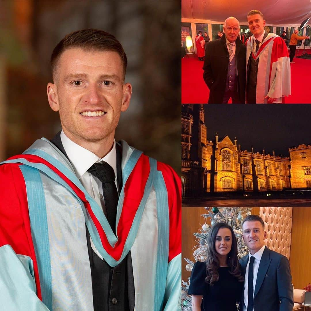 スティーヴン・デイヴィスのインスタグラム：「Very proud to receive my Honorary Doctorate from @qubelfast and enjoy the special day back in Belfast with my family. 👨‍🎓」