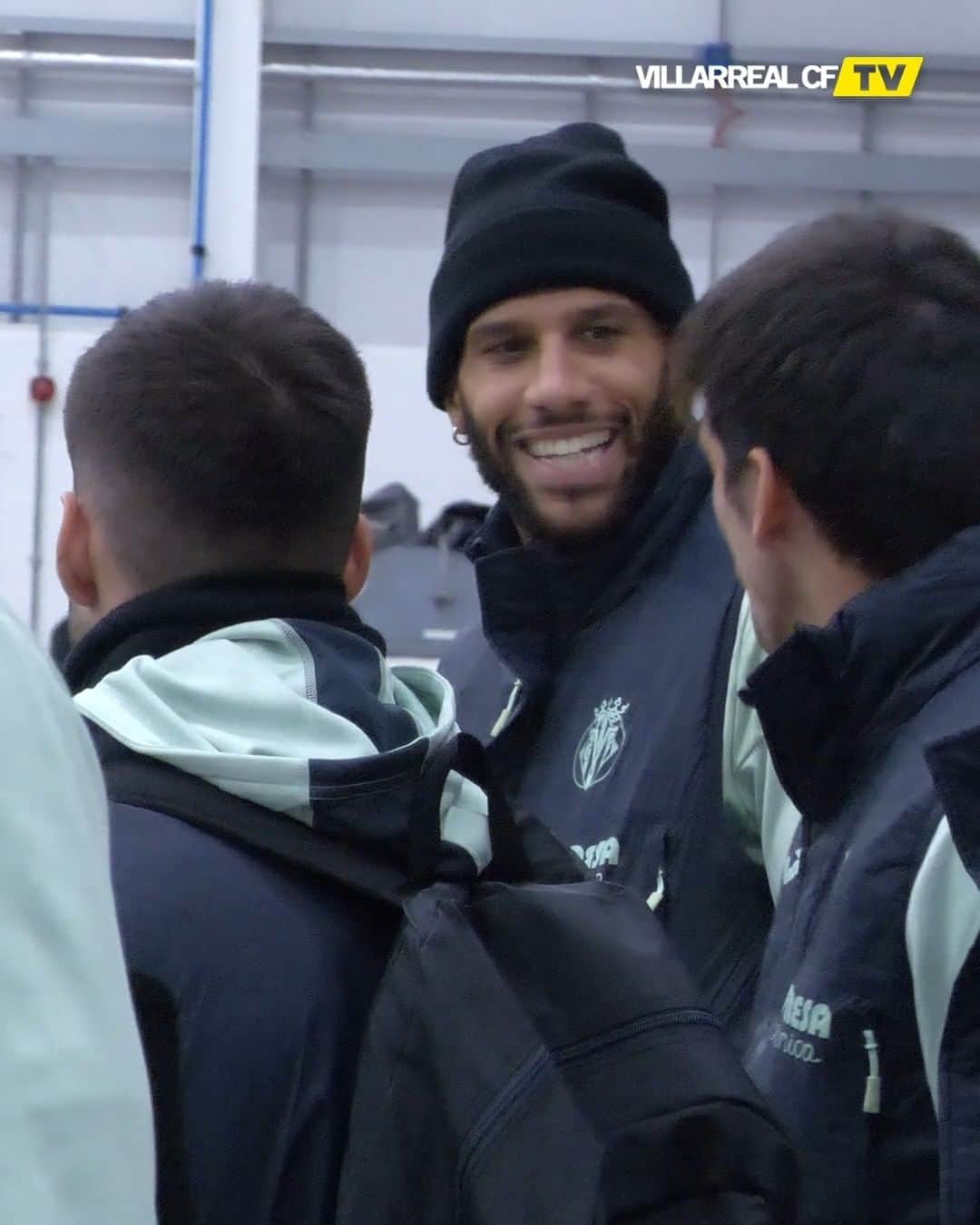 ビジャレアルCFのインスタグラム：「¿Hace frío en Birmingham 😅?  Mañana jugamos ante el @avfcofficial (21.00 horas, en directo por GOL).   Is it cold in Birmingham 😅?  Tomorrow we face @avfcofficial (9pm CET).  #Villarreal」