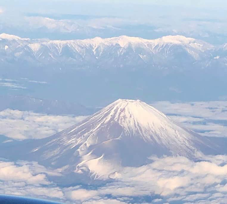 長野智子さんのインスタグラム写真 - (長野智子Instagram)「#今朝　の #富士山 #beautiful  #ご利益ありますように   キリリと冷える冬らしい朝。  皆さま、身体を温めてよい一日をお過ごしください☺️」12月15日 9時18分 - naganotomoko