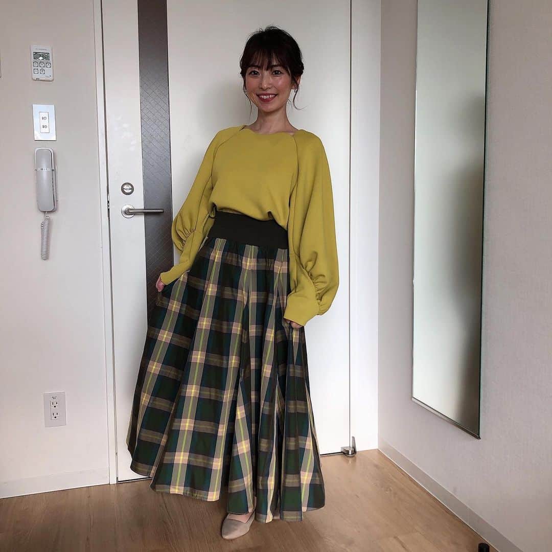 奈良岡希実子のインスタグラム：「きょうのミヤネ屋の衣装です☺️ 青森の実家も雪が大変なようです❄️ そんな季節ですね☃️☃️☃️ #ミヤネ屋 #気象予報士 #衣装 #雪国出身 #青森市出身」