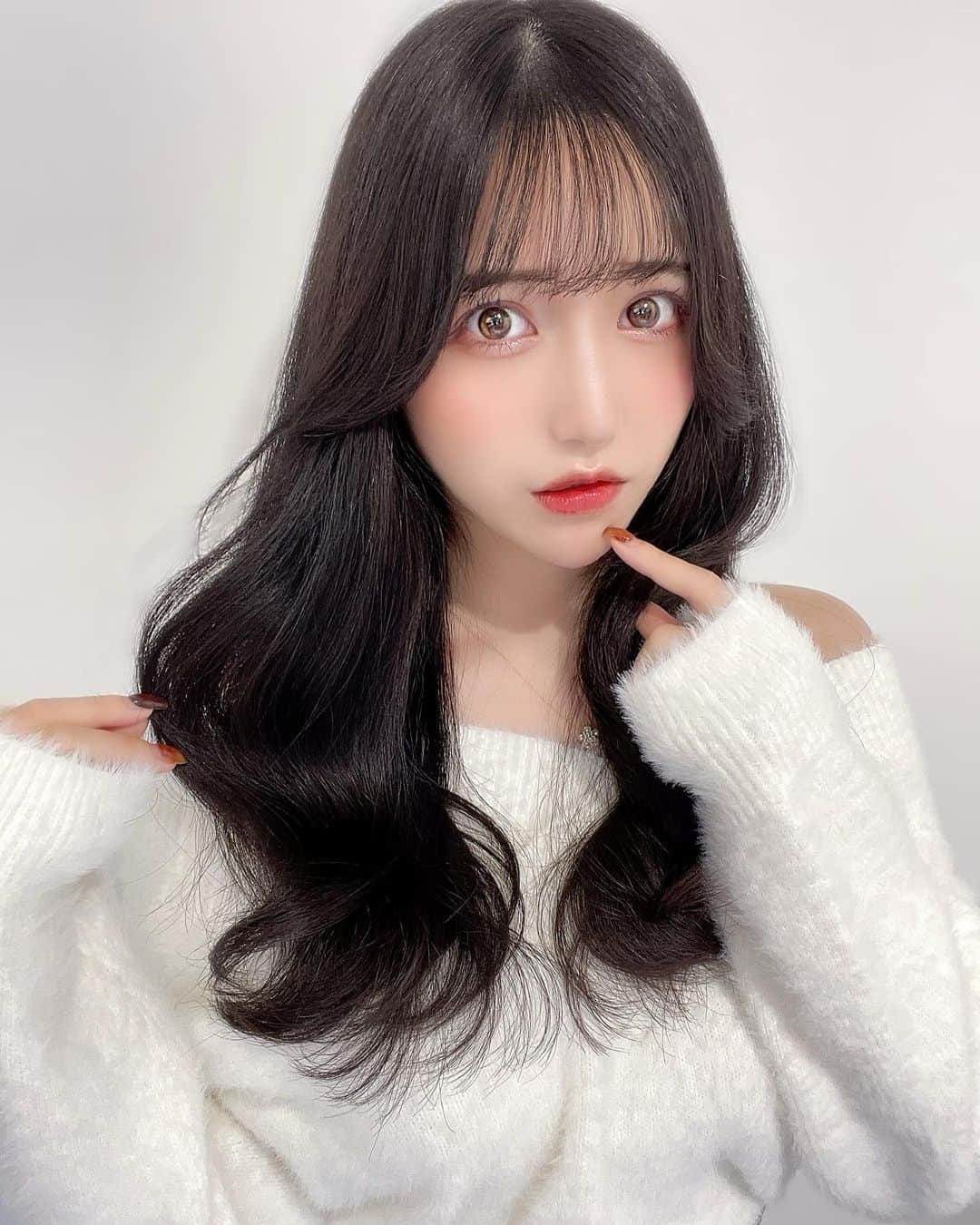 稗田智優のインスタグラム：「あざとい顔も得意です、、😏🫶🏻」