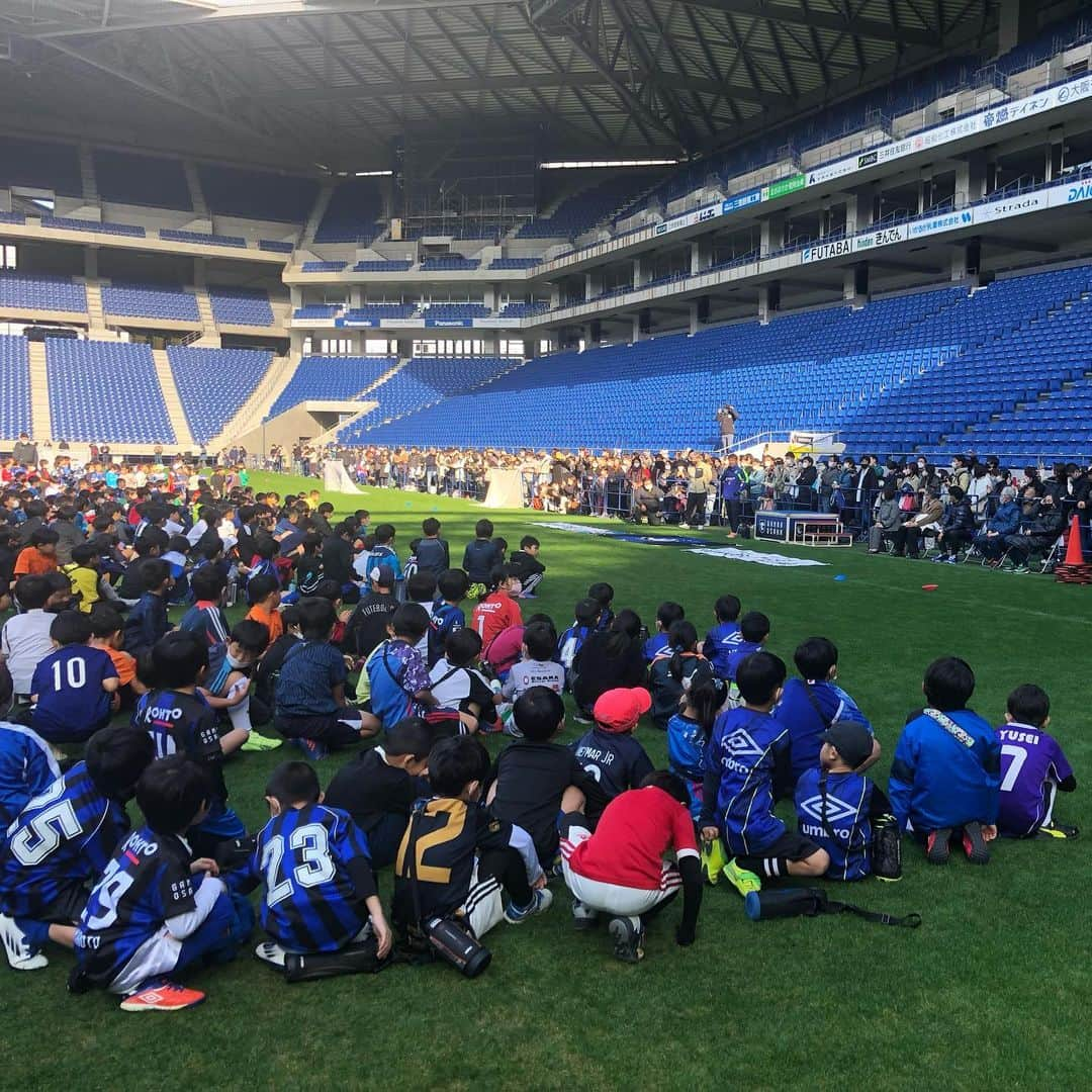 倉田秋のインスタグラム：「ガンバ大阪吹田後援会主催「子どものサッカーフェスタinすいた」に参加させてもらいました！子供達が一生懸命で楽しんでサッカーやってくれて嬉しかったしパワーをもらいました！ #ガンバ大阪 #吹田後援会  #未来のガンバの戦士達」