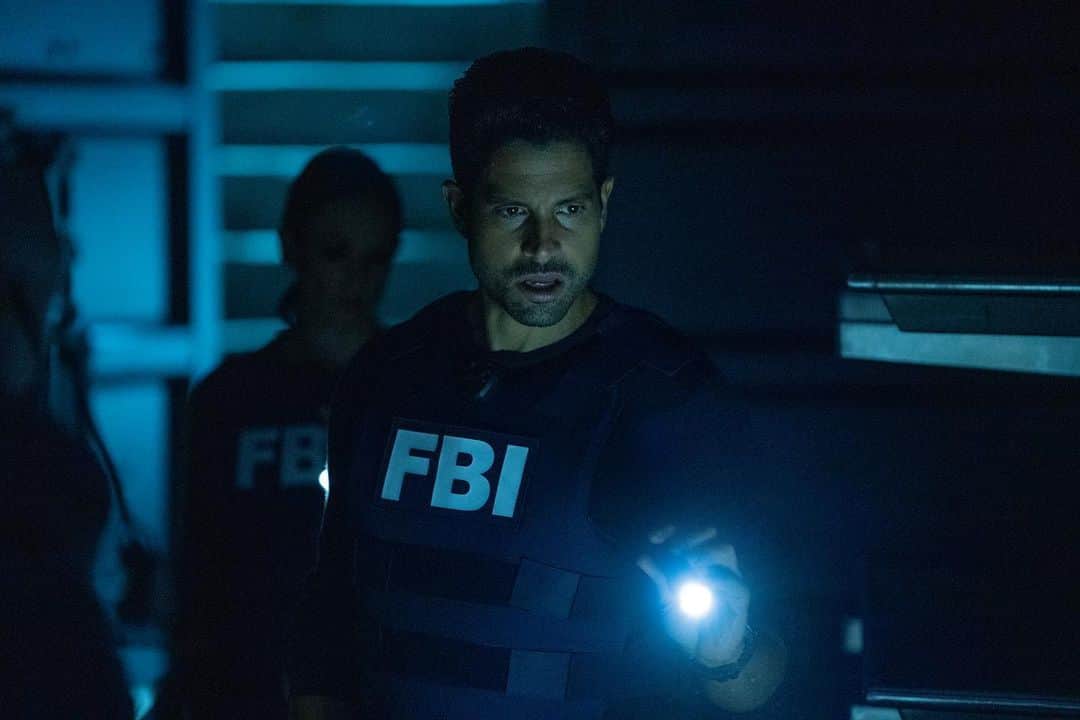アダム・ロドリゲスのインスタグラム：「Come in. #CriminalMinds」