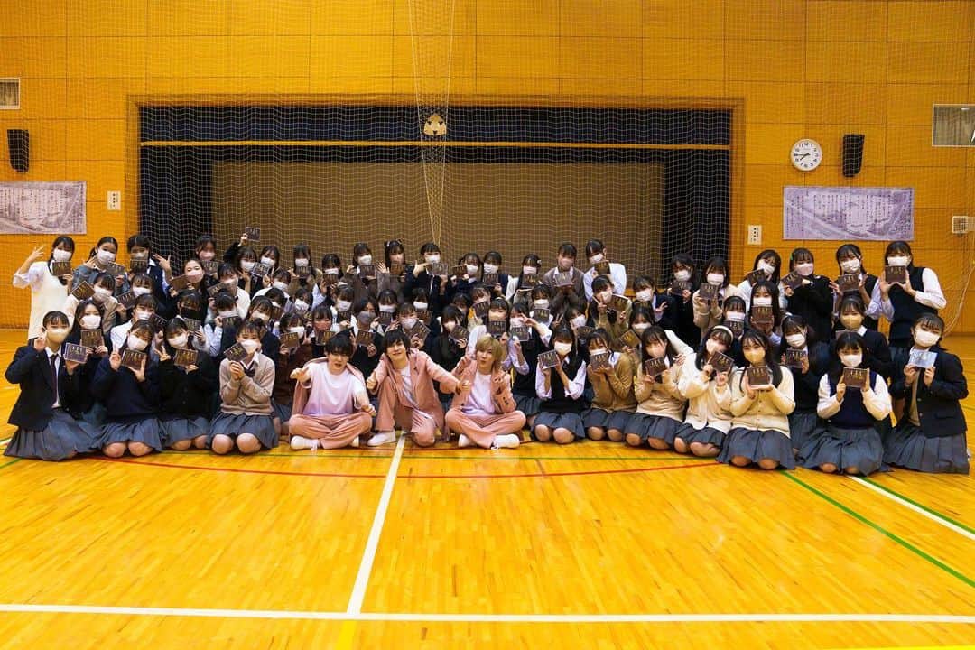 ブレイク☆スルー“５Dのインスタグラム：「ブレイクスルー×狛江高校ダンス部❗️  tonight MV撮影🎥  ありがとうございました🙇‍♂️✨」