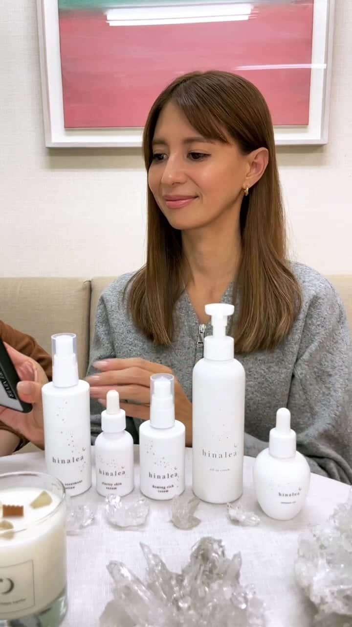 吉川ひなののインスタグラム：「hinalea定番化のお知らせと、限定クリスタルセットやみんながたくさんリクエストをくれたキャンドルなどのお知らせです♥️」