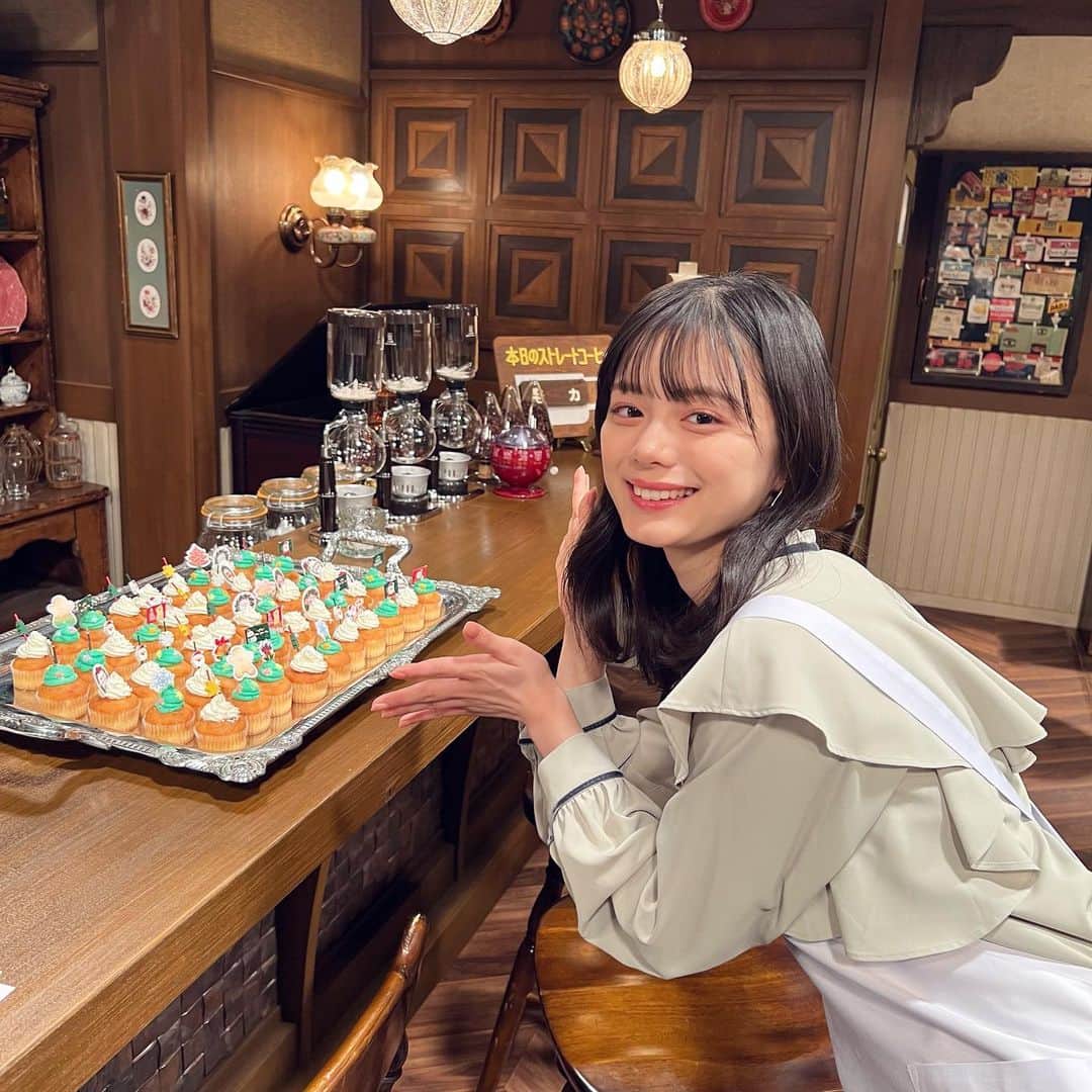 紺野彩夏のインスタグラム：「漫画家イエナガの複雑社会を超定義 12/16(金)23:15〜放送です☺︎ 今回は、デジファブ、、、？ そして、大量のケーキ、、、？ ぜひご覧ください☺︎」