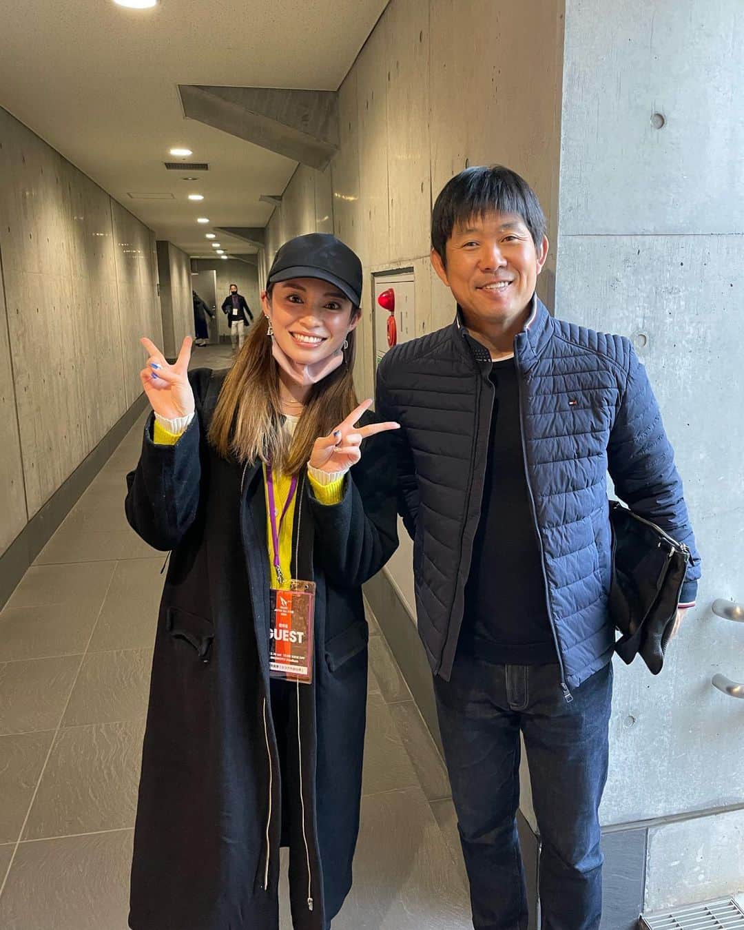 のインスタグラム：「ReelZ JAPAN ALL STAR 2022 遊びに行った際に森保監督とお写真撮って頂きました📷´- 「お疲れ様でした！」と直接言えることが出来てとても嬉しかったです😭そしてお写真まで😭！宝物にします😭✨✨ 本当に今回のワールドカップは新しい景色を見させて頂きました。心の底から感動しました！ずっとずっとサッカーが好きでよかったと思いました！そして今回のワールドカップでまたサッカー沼にハマりました。どこまでハマんのてきなwww 若い世代の活躍に感動したので、これからはU-23とかU-21とかまでおっかけよ🫢わら . . . #日本代表 #サッカー日本代表 #SAMURAIBLUE #SAMURAI #JAPAN #NIPPON #🇯🇵 #森保監督 #森保ジャパン」