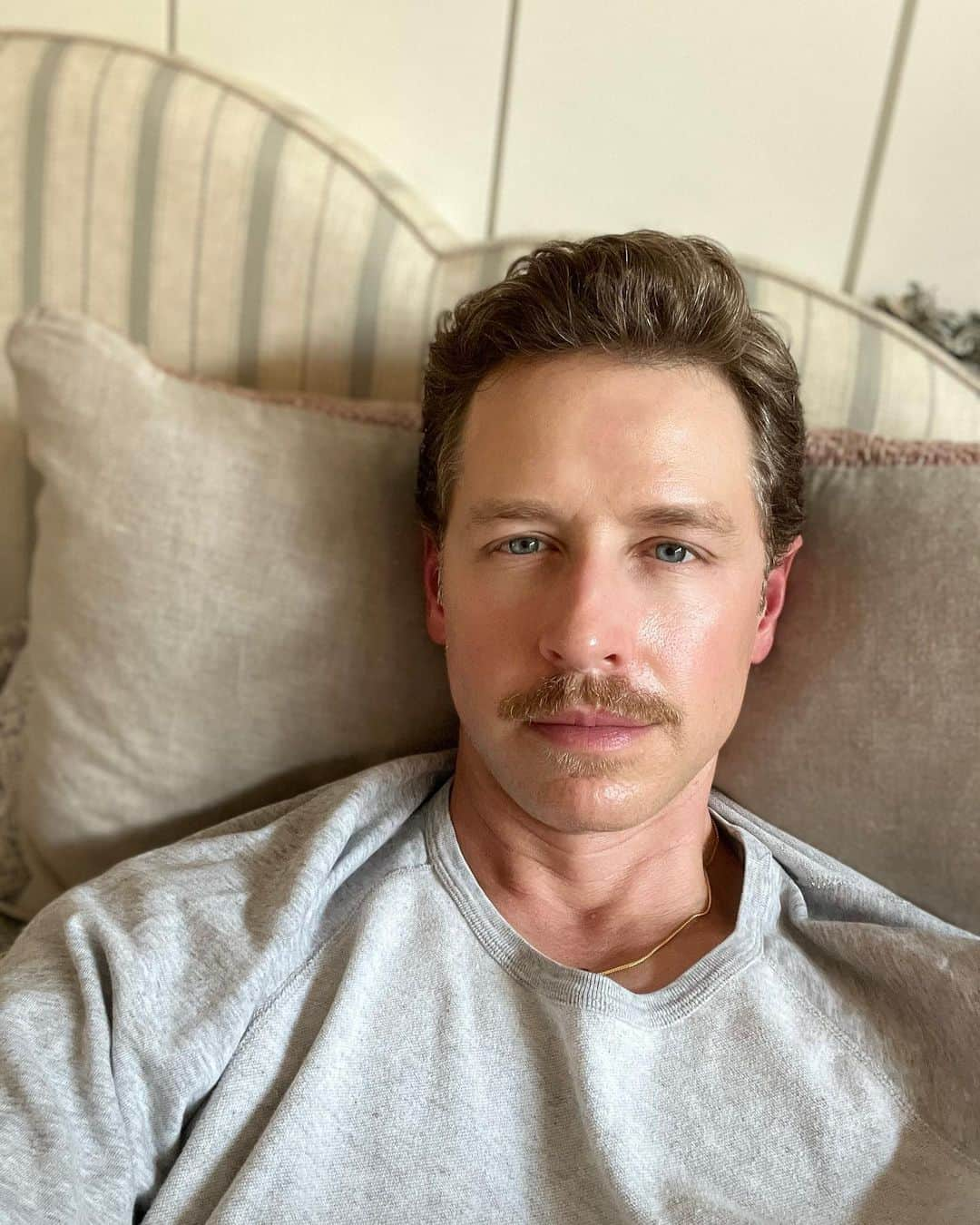 ジョシュア・ダラスのインスタグラム：「#Caterpillar 🐛 #lipluggage 🧳 What other names do you have for a mustache?」