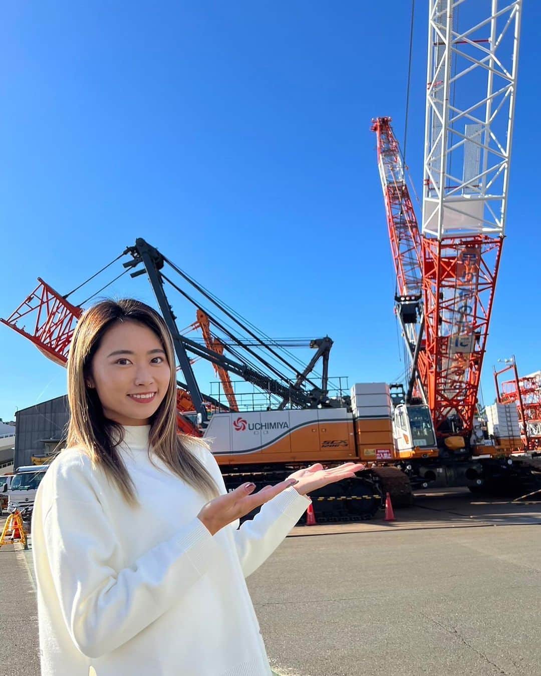 のインスタグラム：「スポンサー契約をして頂いている内宮運輸機工様に今シーズンの報告に行ってきました！ 迫力のあるクレーンにいつも感動しています🏗 そしていつも温かく迎えてくださる内宮運輸の皆さんありがとうございます！」