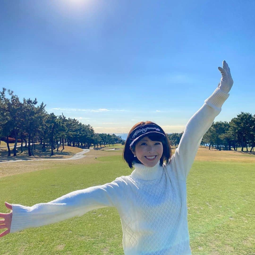 小尾渚沙のインスタグラム：「ベストスコア更新っ⛳️❤️ （とはいえまだまだ115ですが🤣）  10月から通っているスクールの成果が少しは出たかな？⛳️笑 自分で言ってしまった🤣 引き続き頑張りますっ❤️💪🏼 . . #ゴルフ #ゴルフ女子 #趣味 #若洲ゴルフリンクス #小尾ールタイム」