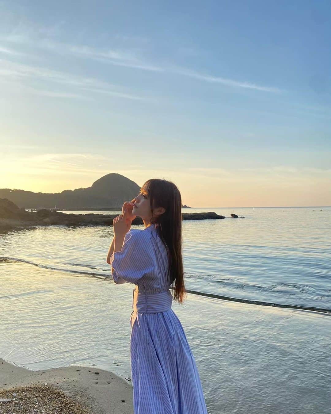 森みはるのインスタグラム：「本日発売のEX大衆 2023年1･2月号さんに写真集の未公開カットが掲載されています！ ぜひチェックしてください🤍」