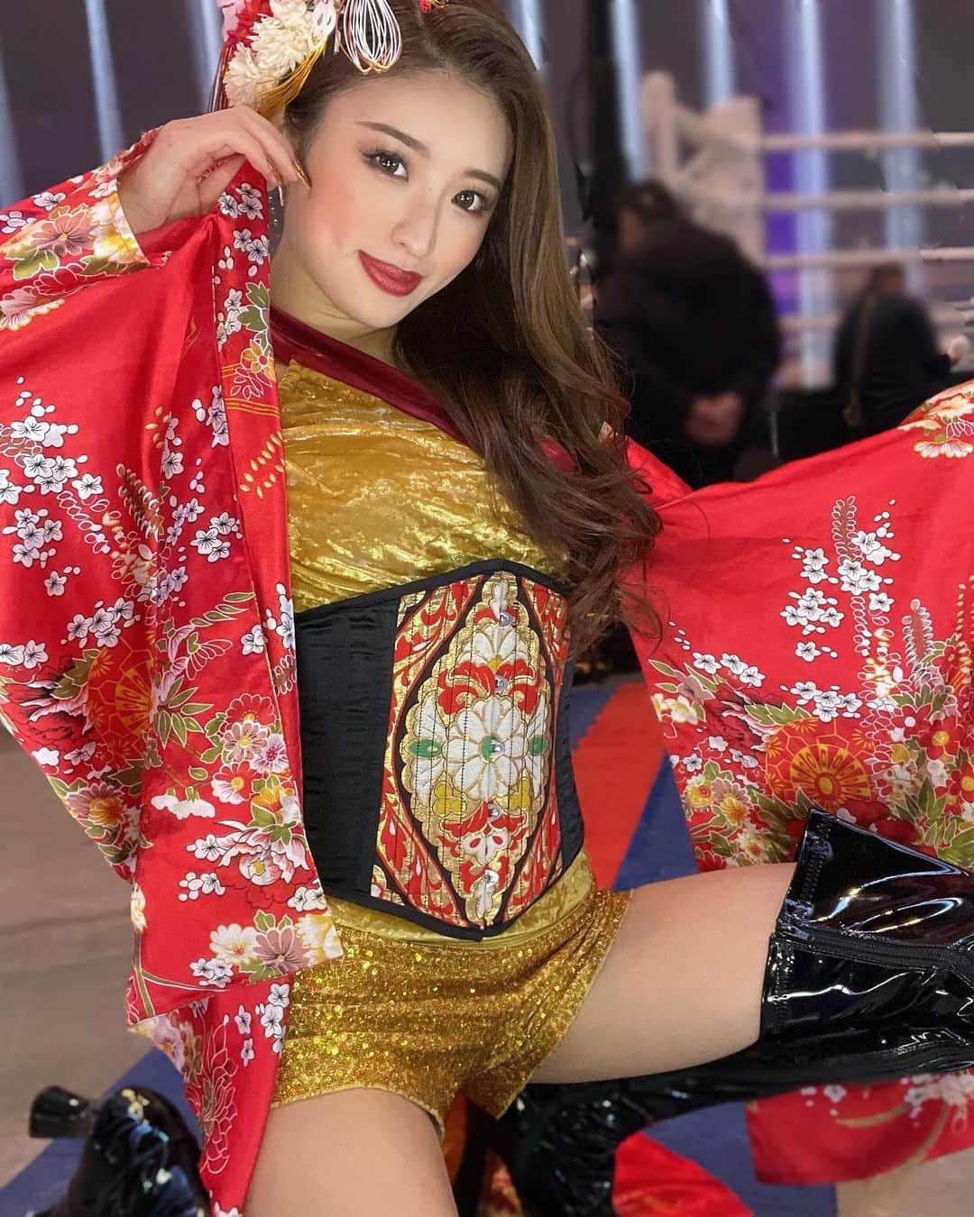 MIYABIのインスタグラム：「明日12/16 (金)は　@seloctagontokyo_official  シスターズさんのDJとダンサー8名の出演💃  新たなパーティーの始まりです🎉  六本木でお会いしましょう❤️‍🔥  ラウンドガール動画は記念に🤭✨  #cyberjapan  #サイバージャパン  #ラウンドガール」