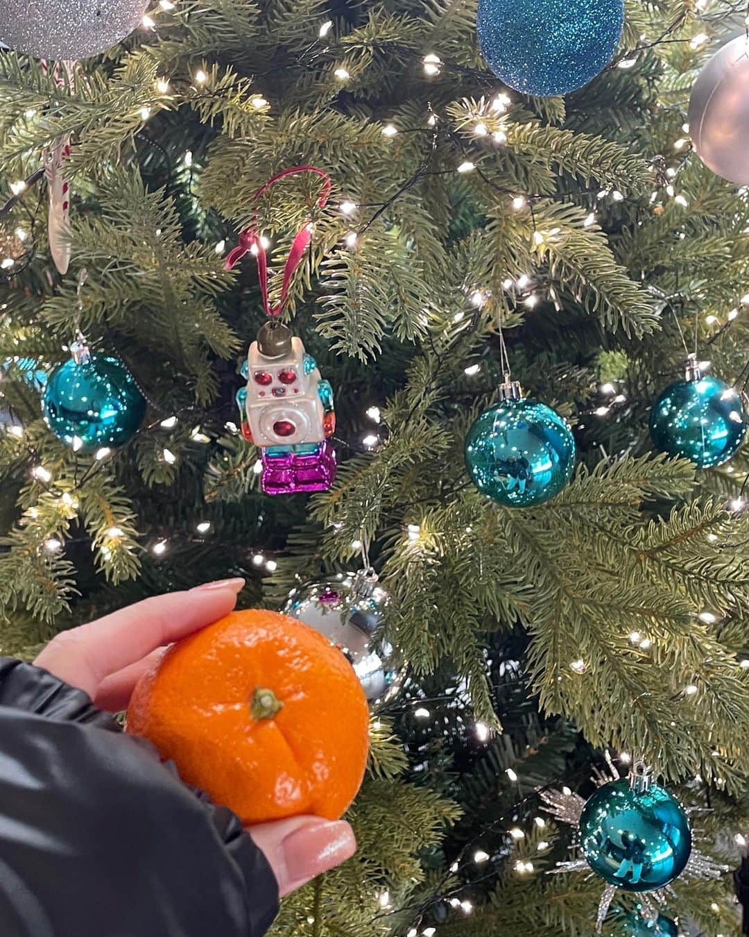 キム・チェウォンのインスタグラム：「추워추워❄️ 당장 따뜻하게 하고 귤먹어요🍊」