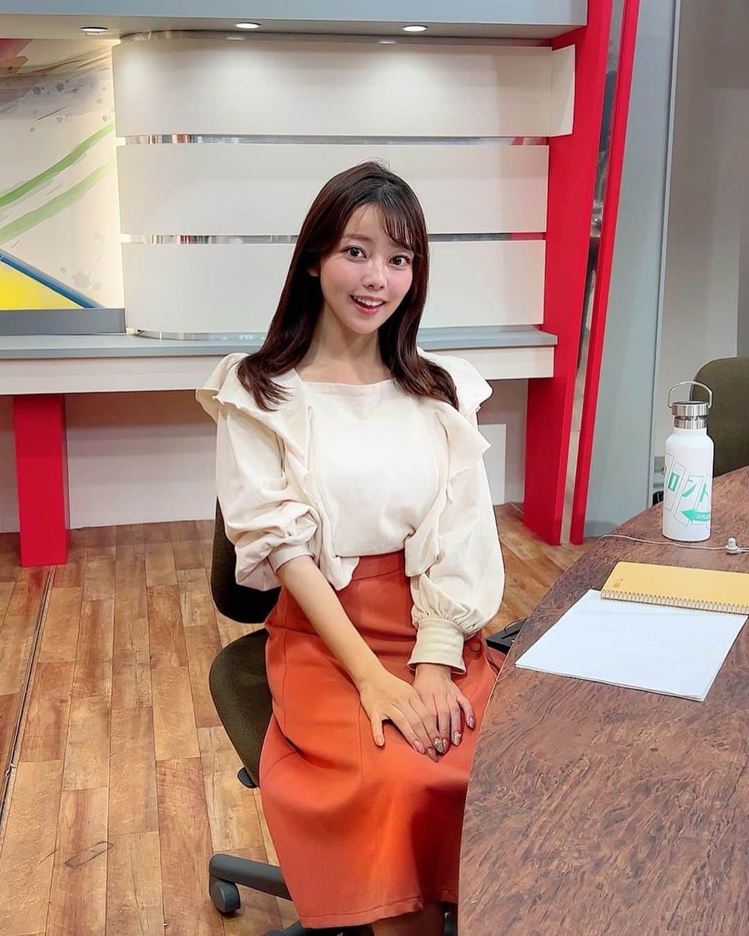 八幡美咲のインスタグラム：「ニュース担当でした☺️✨🤍  衣装は#rcawaii　@rcawaii   今週のフロントドアは もう2022年ラストなんです🎄🍰 ぜひ年内最後の番組 ご覧ください🥰✨💞 ではでは〜🍤」