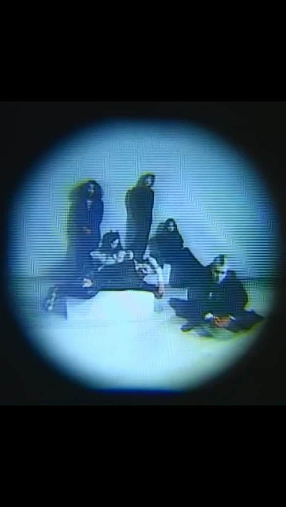 ハンナ・チャンのインスタグラム：「directed & shot the music video for Arches’s  “Ŝ𝔲𝐠αʳ𝓱𝕚ģᕼ”☆ (link in @___arches___ ‘s bio)  BIG THANKSSSSSSS to all my friends who helped make this happen & BIG LOVE @takuro_hama_cheung @ipchingfung ʕ•̫͡•ʕ*̫͡*ʕ•͓͡•ʔ-̫͡-ʕ•̫͡•ʔ*̫͡*ʔ-̫͡-ʔ ♥  Producer @troublegirlmkii @adhocsolns  Gaffer @somerleyha @heyjai  Production Assistant @sample.mp3  Styling @troublegirlmkii  Makeup @heisanhung Hair @leungpakting @viccivlai Costume Sponsor @an66evlg6o Studio @hoahgallery   ESPECIALLY all the lovely CAST @onchiii @blakexx_ @wongwangfat @_carbene @iwfdmd @kidneychung   SPECIAL THANKS to @liyoeo (❤️‍🩹) @ipyi @jerriefxxjanu @horween.aldenberg @53_an」