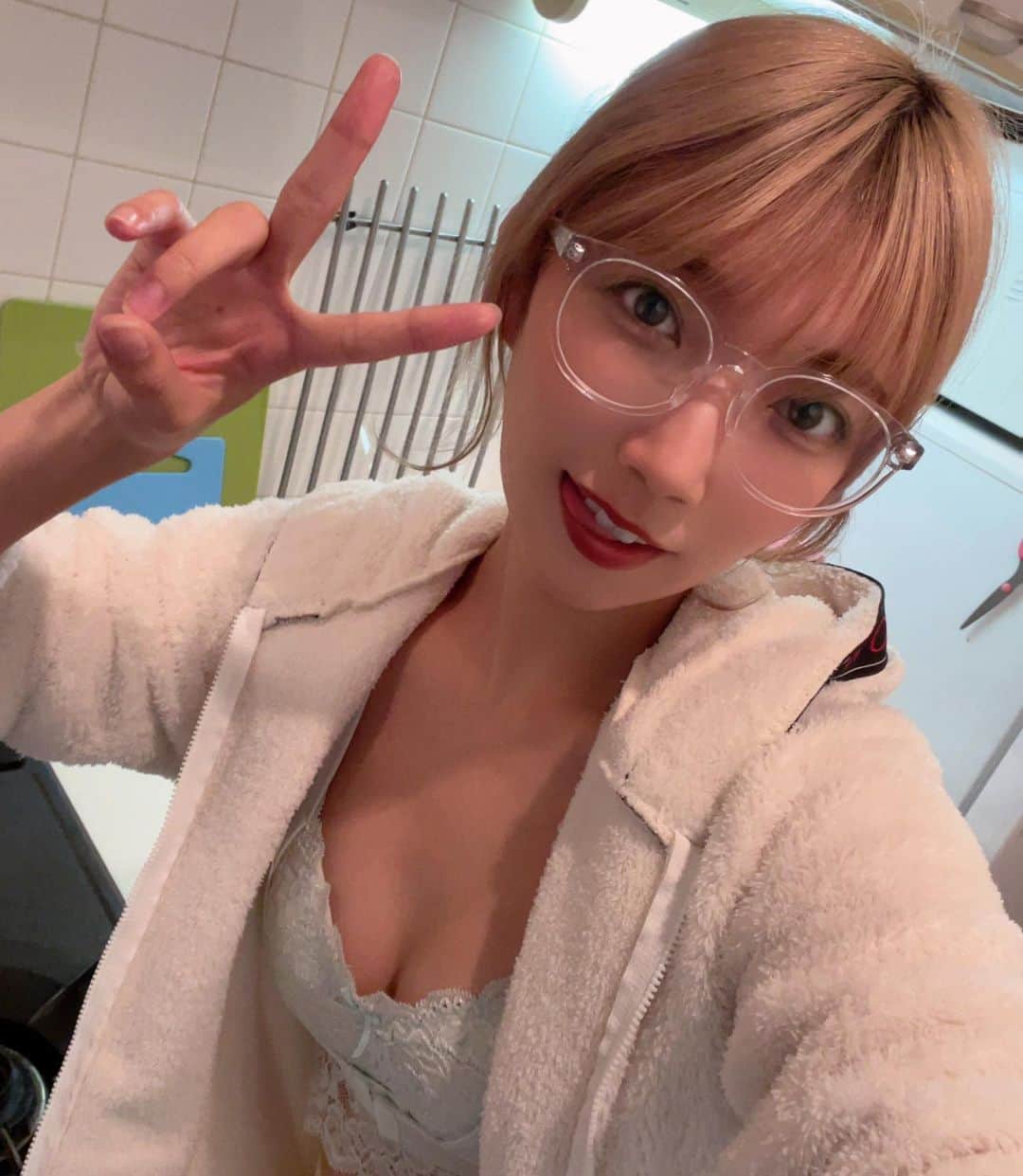 霜月めあのインスタグラム：「たまには料理配信も楽しくていいね🍛❤️ 珍しく三品もできたー！ょかったーーー！ . . .  #霜月めあ #めあめあ #model #sexy #selfie #animegirl #셀카 #셀스타그램 #패션스타그램 #데일리 #asiangirl #cosplay #좋아　#instalove #follow #like #tokyo #ootd #style #photo #sexybody #love #맞팔 #tagsforlikes  #Japanesegirl #photooftheday #igers #instadaily #グラビア #日系穿搭」