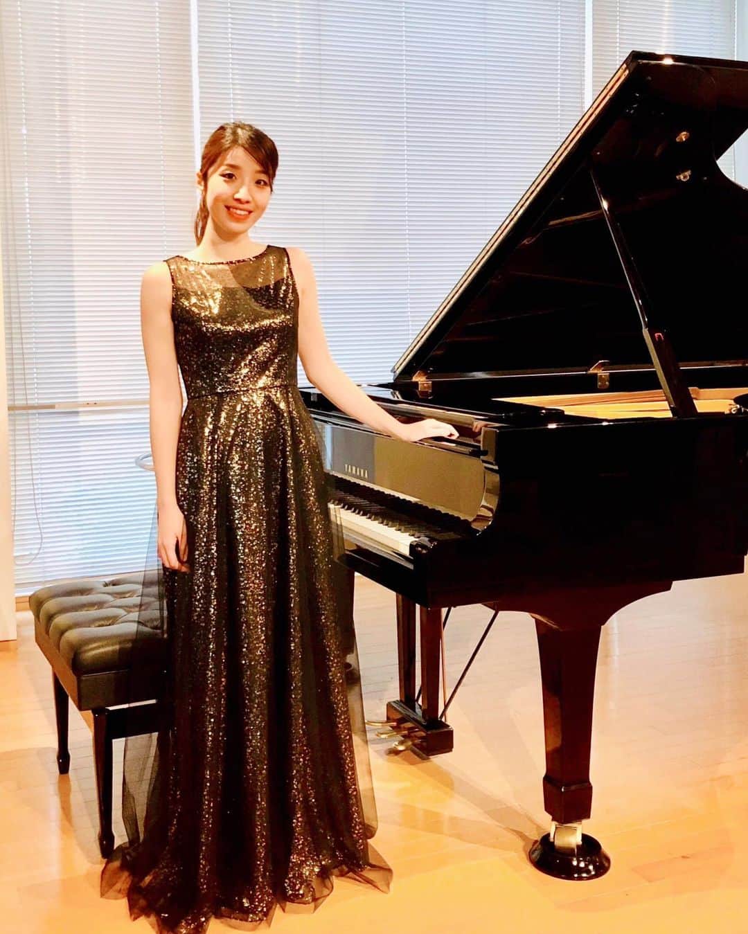 佐藤佳奈子さんのインスタグラム写真 - (佐藤佳奈子Instagram)「It was such a pleasure to perform at Japan Art Forum last Sunday! I'm so grateful for a massive support from #JapanInstituteofArts throughout this year. It definitely made my #2022 special❤️ . . 先週末になりますが、#日本芸術会館 でのソロ・コンサート無事終演しました！ 温かいお客様、親切なスタッフの皆さまに大感謝です✨ありがとうございました！ . . . #piano #pianist #concert #blackdress #classicalmusic #japan #kobe #music #musicianlife #pianistlife #ピアノ #ピアニスト #コンサート #クラシック音楽 #音楽 #音楽家 #リサイタル #うさぎ」12月15日 22時54分 - kaanaakoo28