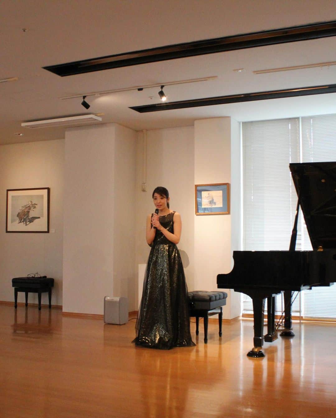 佐藤佳奈子さんのインスタグラム写真 - (佐藤佳奈子Instagram)「It was such a pleasure to perform at Japan Art Forum last Sunday! I'm so grateful for a massive support from #JapanInstituteofArts throughout this year. It definitely made my #2022 special❤️ . . 先週末になりますが、#日本芸術会館 でのソロ・コンサート無事終演しました！ 温かいお客様、親切なスタッフの皆さまに大感謝です✨ありがとうございました！ . . . #piano #pianist #concert #blackdress #classicalmusic #japan #kobe #music #musicianlife #pianistlife #ピアノ #ピアニスト #コンサート #クラシック音楽 #音楽 #音楽家 #リサイタル #うさぎ」12月15日 22時54分 - kaanaakoo28