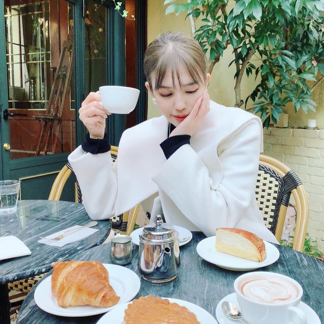 かねさだ雪緒のインスタグラム：「お友達とcafe巡り？してきましたー！ 代官山はなかなか行かないので全然詳しくなくて💦 お友達に案内してもらって 沢山可愛いお店回ってきました 楽しかったな！  #代官山カフェ  #カフェミケランジェロ  #カフェミケランジェロ代官山  #ルーフミュージアム  #ルーフミュージアムカフェ  #Lurf MUSEUM」