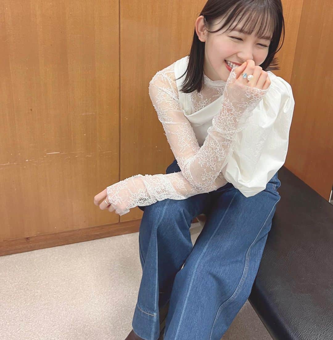 のインスタグラム：「明日12/16 19:00から放送の、 TBS「オオカミ少年」に出演します🐺♡ 昭和と平成の映像と共に、クイズにチャレンジしました！ ぜひご覧ください🤍 衣装は珍しくデニムでした🥰 #TBS #オオカミ少年 #ブラザートラップ」