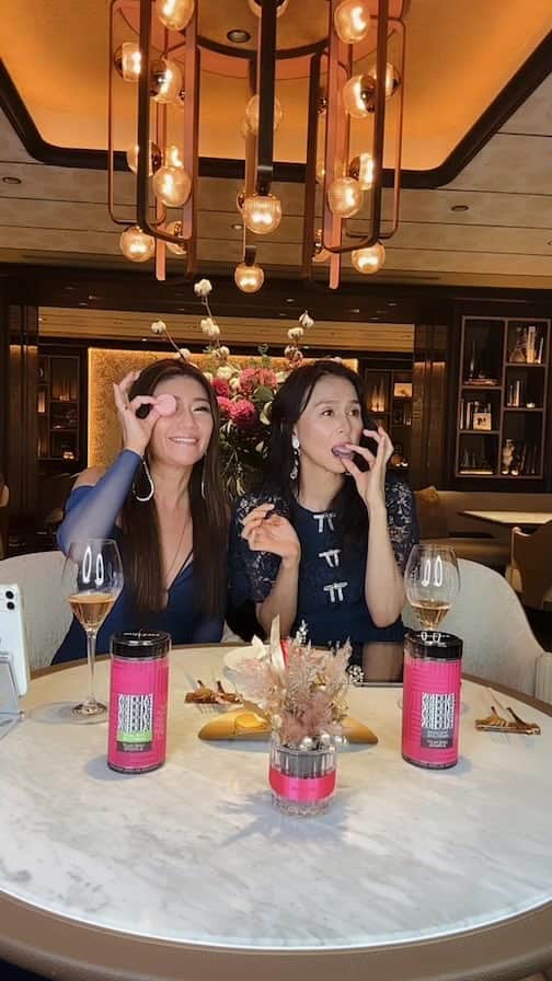 Taki Tanakaのインスタグラム：「Christmas special 彩さん @sugimoto_aya0719 との1ヶ月ぶりのインスタライブ！楽しかった♡ ご視聴頂いたみなさまありがとうございました。  #杉本彩 #AyaTakiLive @iza_official  @izapinkchristmas2022  #izastagram」
