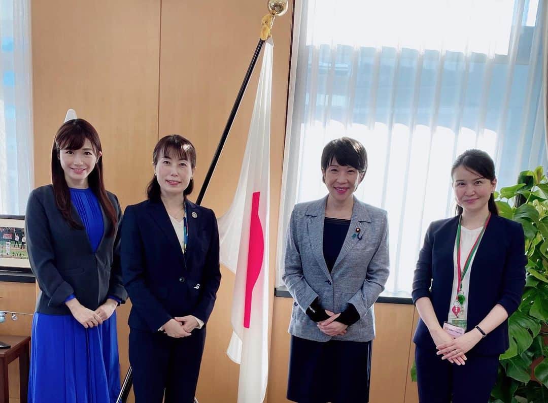 榎本麗美のインスタグラム：「. 昨日は、高市早苗大臣とお話しをするお時間を頂き、 宇宙飛行士 山崎直子さんと、TMI総合法律事務所の新谷美保子さんと共に伺いました。  皆さまとご一緒させて頂き、とても光栄で感激しています✨ 宇宙開発に貢献できるよう益々頑張って参ります。  本当にありがとうございました！ 来年の2023年に向けて、その先の未来に、ワクワクした気持ちでいっぱいです☺️✨  #宇宙開発 #宇宙政策」