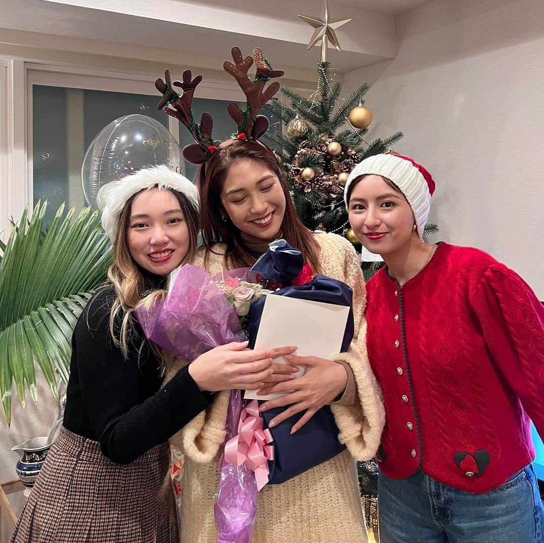 脇春さんのインスタグラム写真 - (脇春Instagram)「毎年恒例のChristmas party🎄 みんなと会うといつも幸せで癒されて明日から頑張ろうって思えるかけがえの無い存在だよ…🥺 これからは東京と大阪で少し離れるけど、お爺さんお婆さんになってもみんなと一緒に過ごしたいなぁ☺️ いつもいつも本当にありがとう大好きや~. これからも宜しくお願いしますね🫰」12月15日 23時37分 - wackyyyy