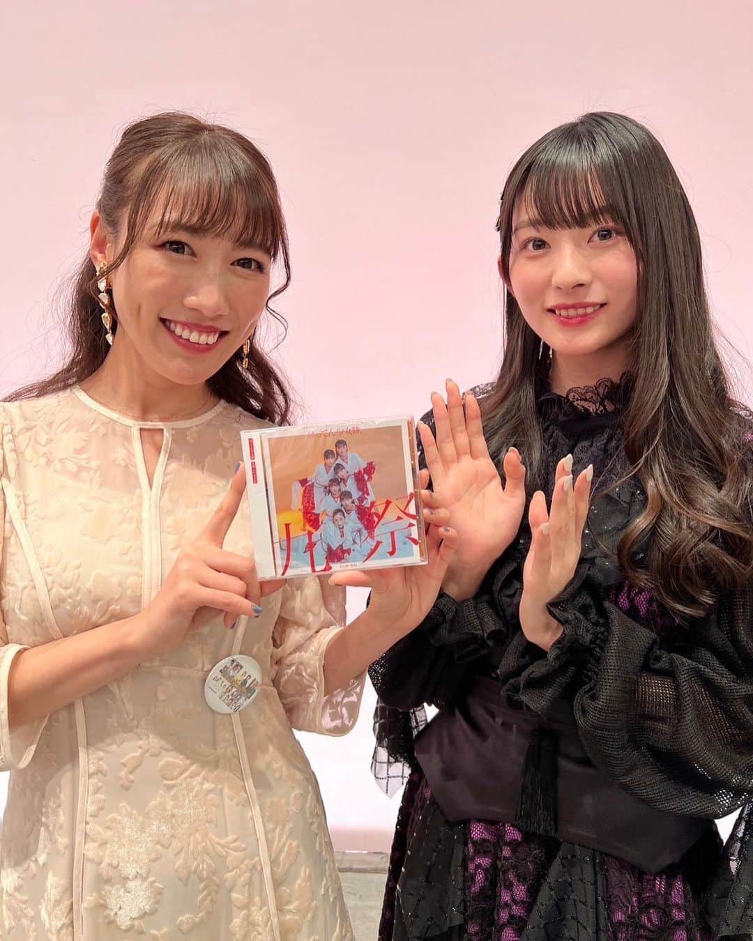 のインスタグラム：「#フォーク村   松本隆さんが作詞された 探偵物語とウィンク・キラーを 歌わせて頂きました！🫧  本番緊張を忘れるくらい楽しすぎたし、 素敵な音楽にたくさん触れることができ 勉強になりました...💭  見てくださった皆様！ありがとうございました✨  #瀬田さくら #ばってん少女隊#スタプラ #九州#福岡#アイドル#idol  .」