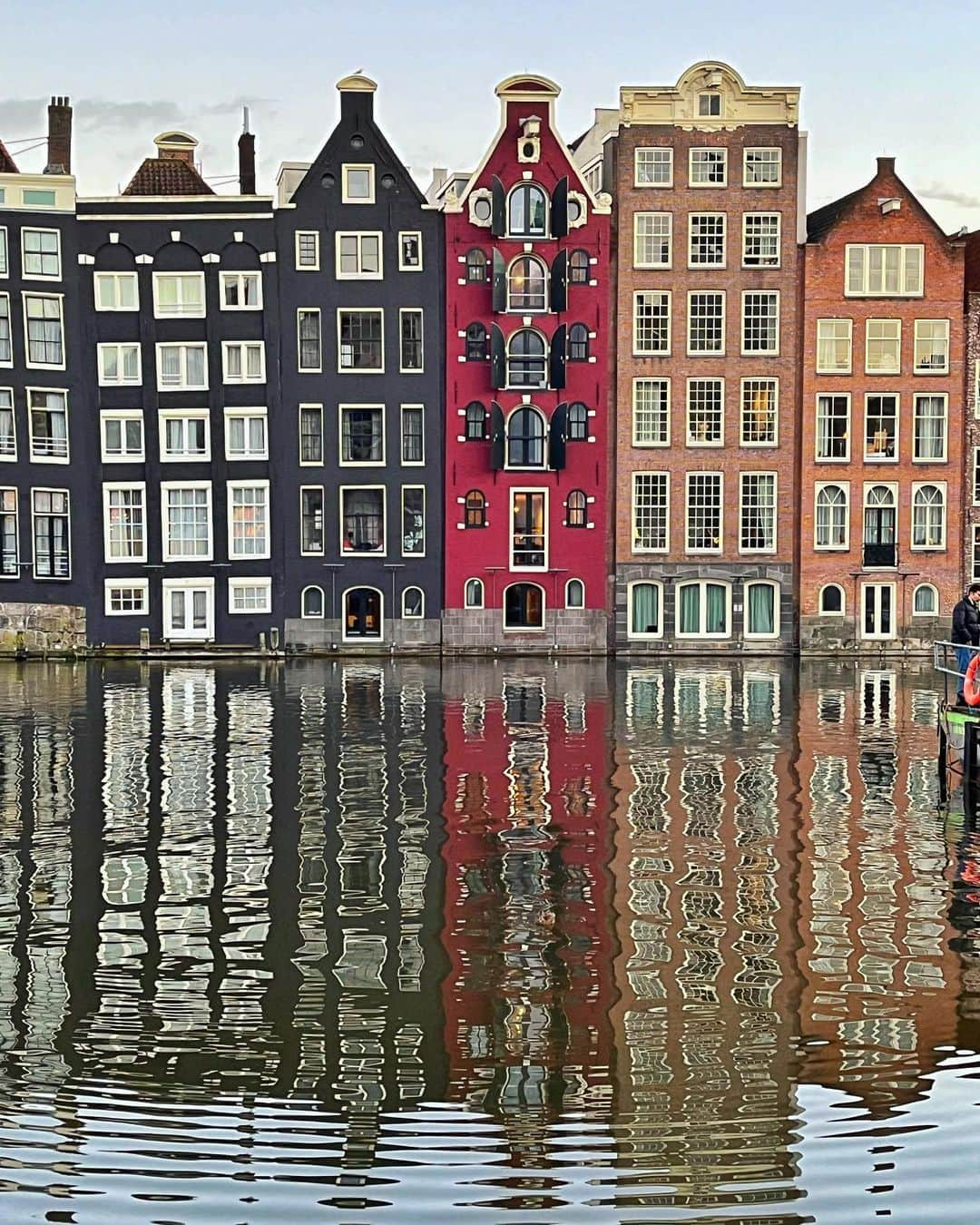 Seyda♥ Travel & Natureさんのインスタグラム写真 - (Seyda♥ Travel & NatureInstagram)「#amsterdam rocks❤️🥰 💜💛💖💚💙🤎🖤🤍🧡」12月16日 0時50分 - seydakorkmaz01