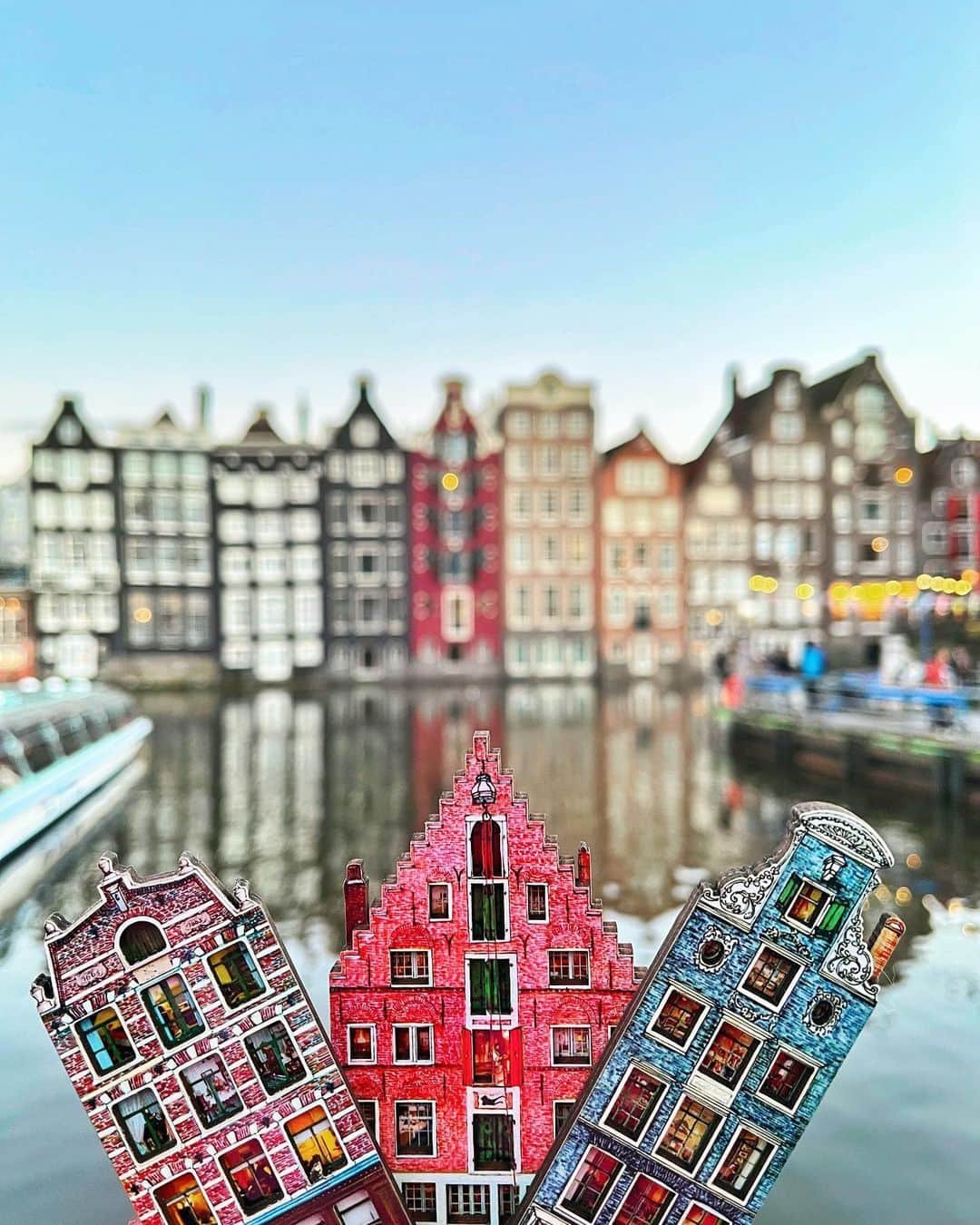 Seyda♥ Travel & Natureさんのインスタグラム写真 - (Seyda♥ Travel & NatureInstagram)「#amsterdam rocks❤️🥰 💜💛💖💚💙🤎🖤🤍🧡」12月16日 0時50分 - seydakorkmaz01