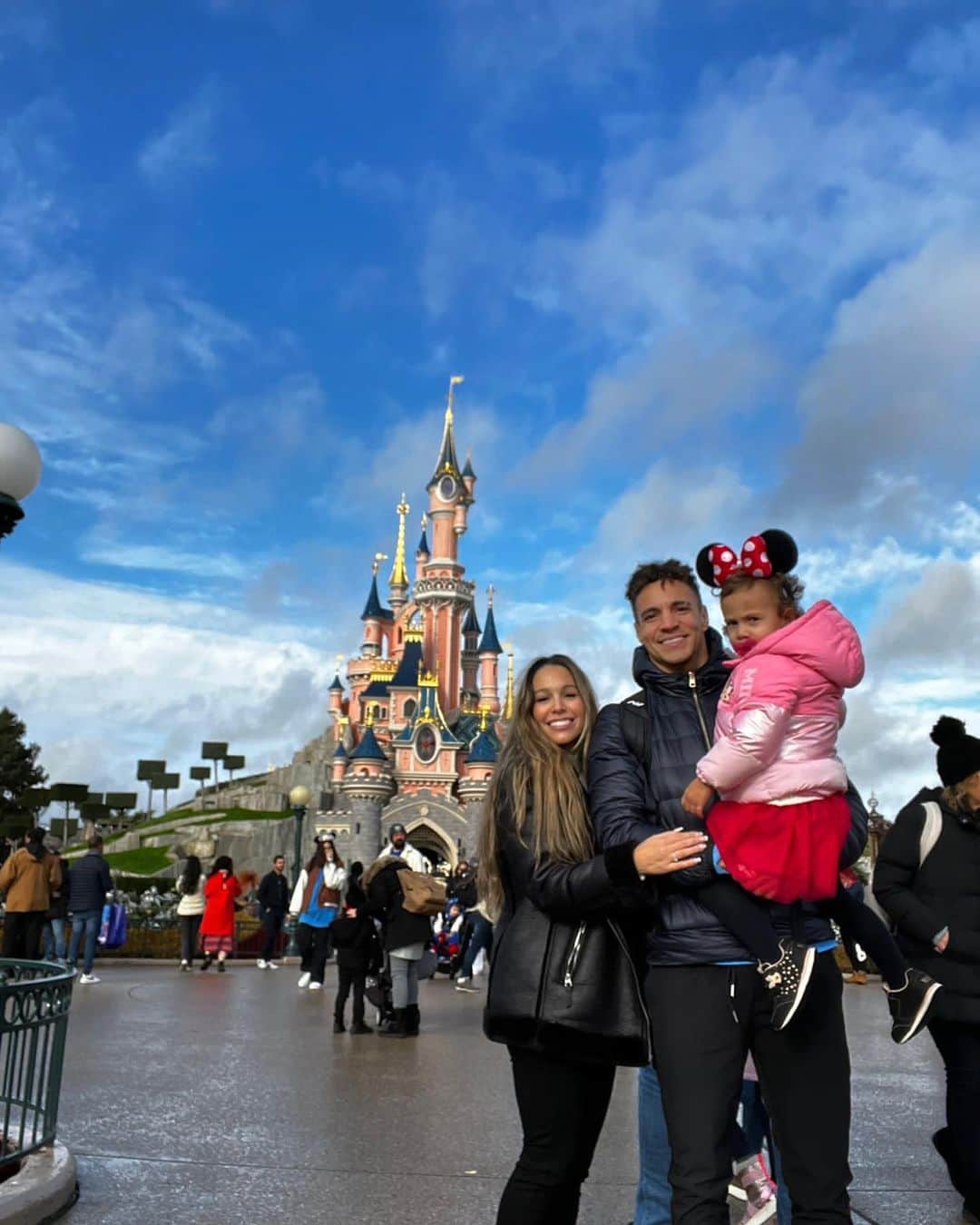 ロドリゴ・モレノ・マチャドのインスタグラム：「#tbt disney 22’☺️」