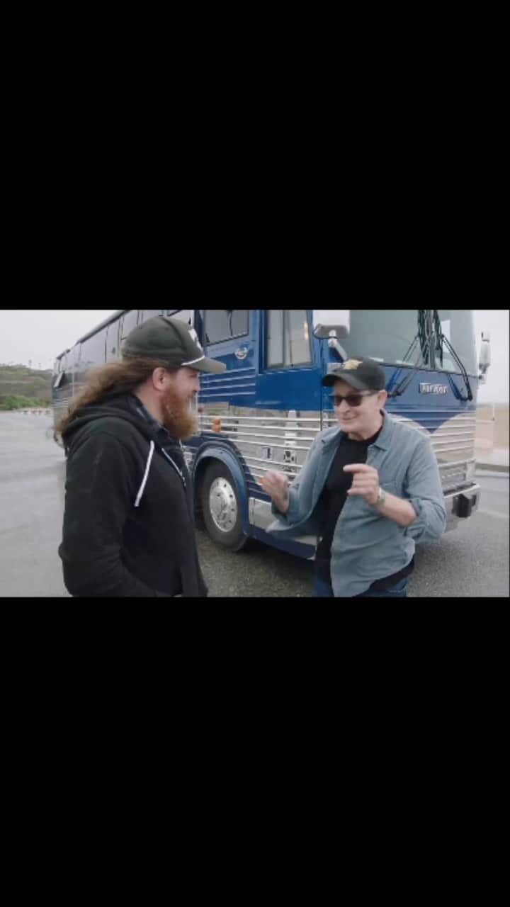 チャーリー・シーンのインスタグラム：「In honor of the one year anniversary of the coolest bus that ever was, here’s a cool video! @charliesheen @ericbe71 #tourbus #prevost #prevostxl #charliesheen」