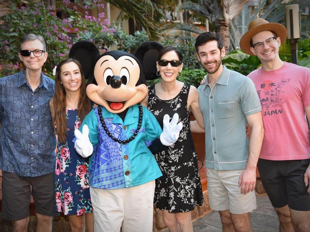 ブレンダン・ロビンソンさんのインスタグラム写真 - (ブレンダン・ロビンソンInstagram)「We ran into the big guy at @disneyaulani!   #disney #aulani #hawaii #mickeymouse #vacation #family」12月16日 3時15分 - brendanrobinson