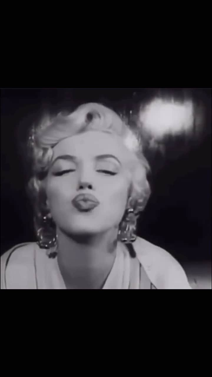 マリリン・モンローのインスタグラム：「Tag someone who loves Marilyn Monroe💋」