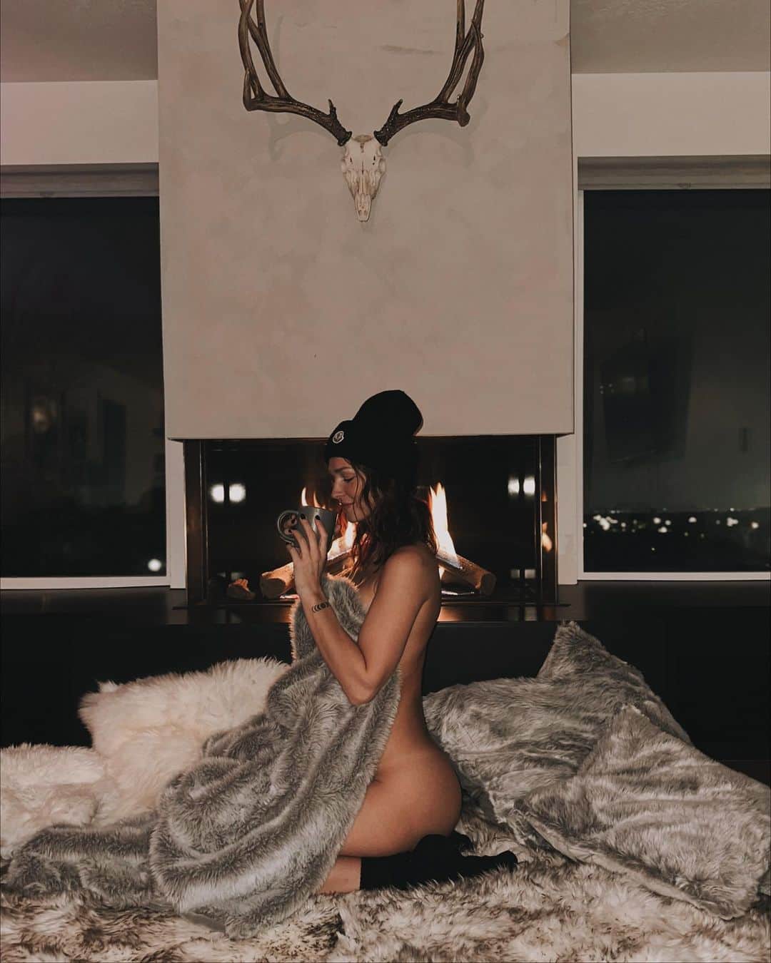 レイチェル・クックのインスタグラム：「Winter days ❄️🌨️ Loving the winter vibe this year. Feeling inspired & capable… Can’t believe 2022 is already coming to a close. And so excited and thankful for another unpredictable magical year.」