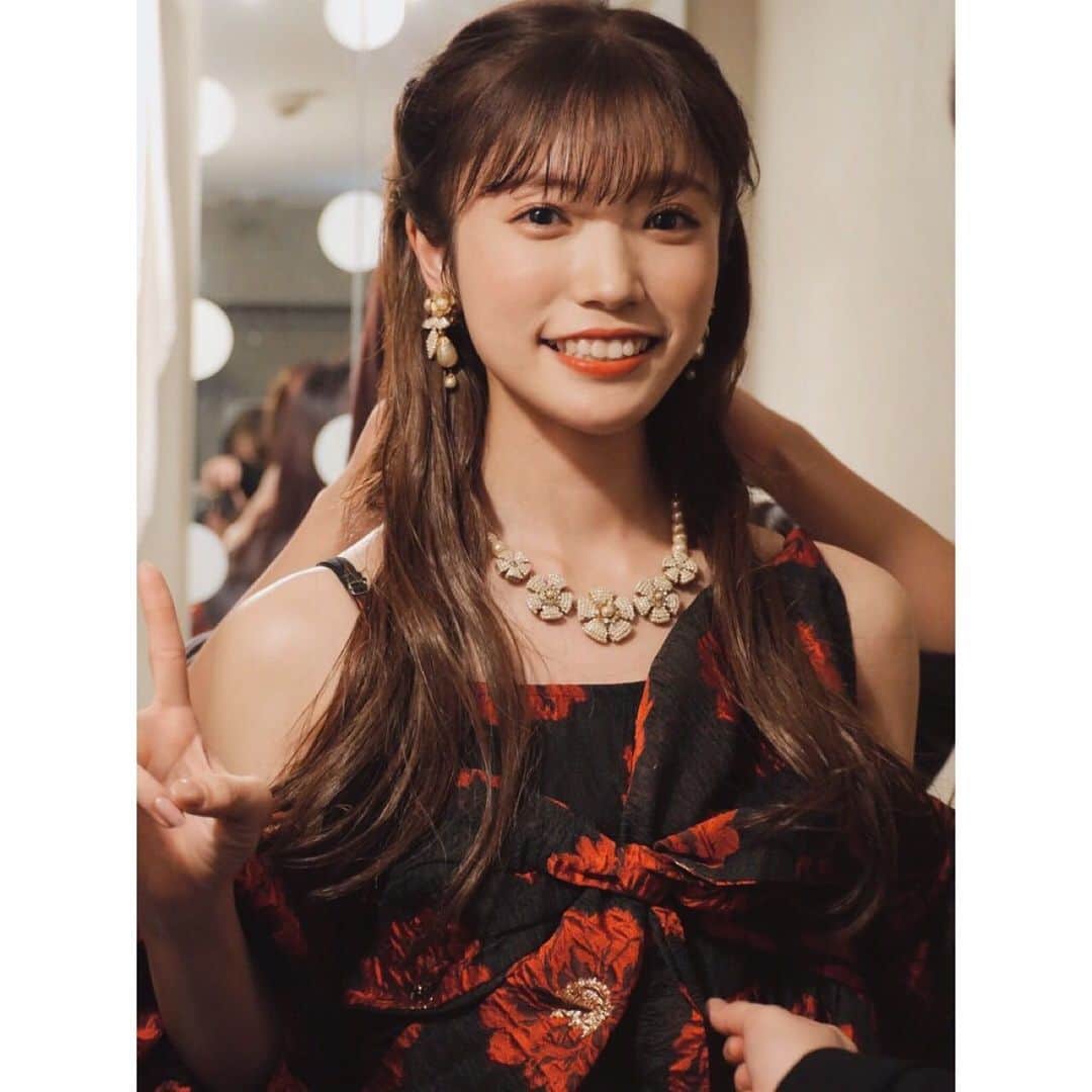 美山加恋のインスタグラム：「20周年記念バースデーイベント、アーカイブ配信は本日までです‼️  　親友であり女優仲間の安田聖愛が会場にサプライズゲストとして駆けつけてくれました😭 ありがとう✨ ひさびさに会えて嬉しかった〜 お互いニュースだらけで話が止まらず、後日ちゃんと会いました笑  サプライズでお母さんからの手紙が出てきた時はびっくりして思わず… でしたが、聖愛読んでくれてありがとう😌  一般オンラインチケット(アーカイブ)ご購入はこちらから👇 https://sp.arena.artist-site.jp/feature/?fid=b9620be2514fb5134967b2ddfbd36da5」