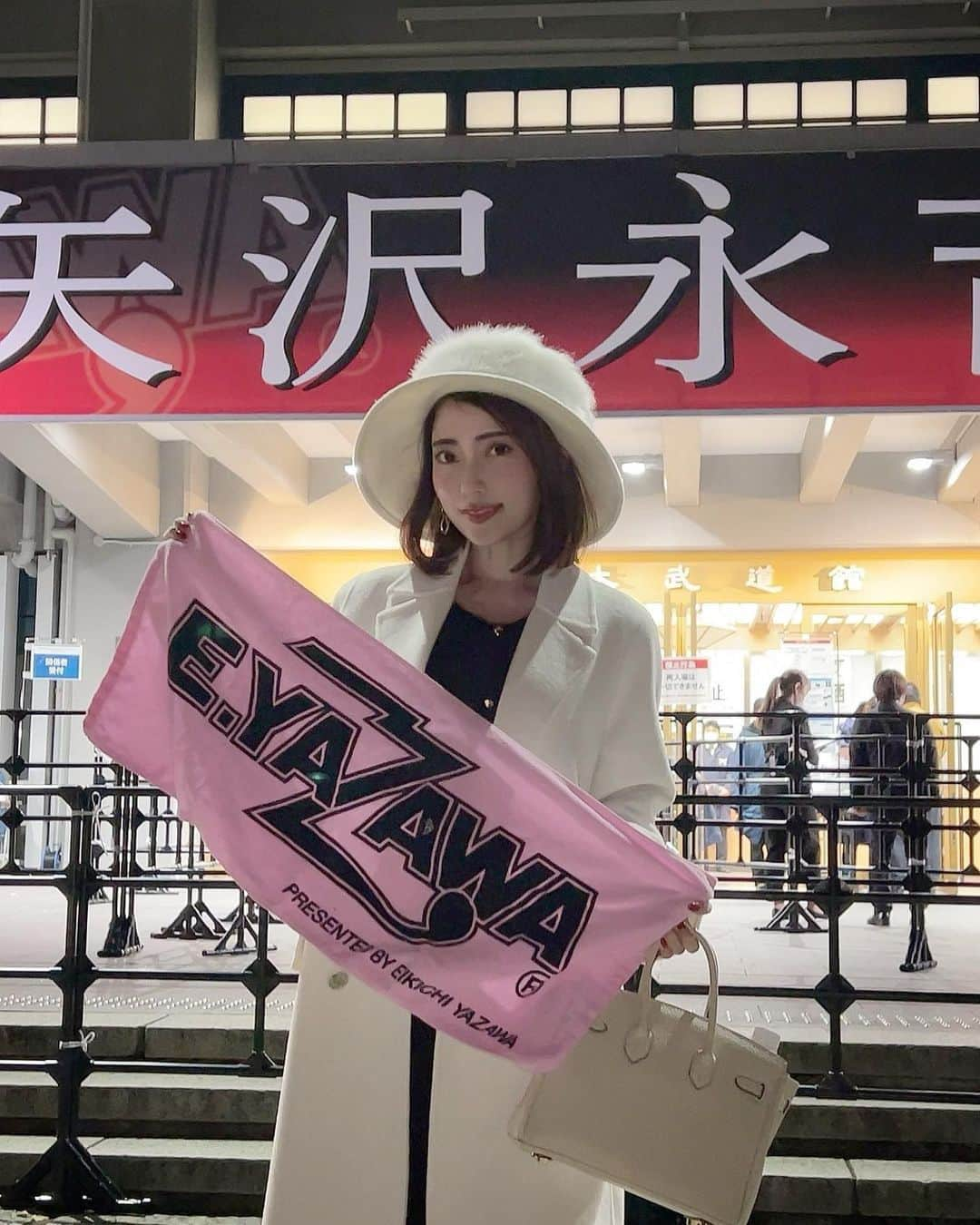 三田羽衣のインスタグラム：「永ちゃん🤍🤍🤍 武道館行けて幸せ！！ ドレスコードはやっぱりホワイト🤍」