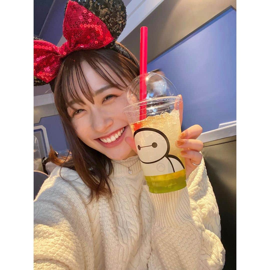 平野詩乃のインスタグラム：「( ꕹ ) ベイマックスのゼリードリンクかわいい🤍 既にディズニー行きたい。  #disneyland #ディズニー #ベイマックス #トゥモローランドテラス」