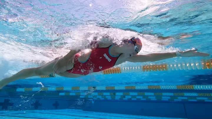 Julieのインスタグラム：「Left elbow is dropping again 🧐 . . . #arenawaterinstinct #swimmer #summerjulep #swimming #swim #swimlife #swimmerslife #swimtechnique #goswimming #swimmersofinstagram #instaswim #instaswimming #mastersswimming #instaswimmer #usaswimming #swimtraining #swimfast #swimpractice #myswimpro #swimsmarter #goswim」