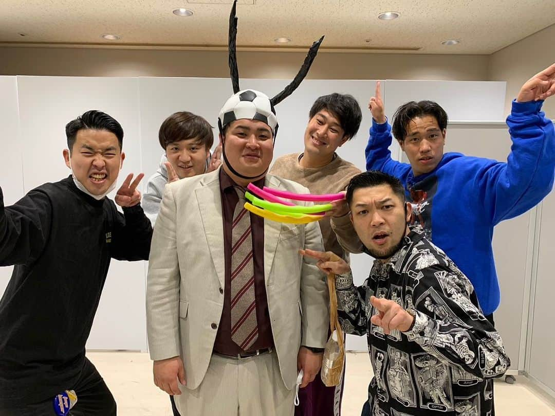 まついあきらさんのインスタグラム写真 - (まついあきらInstagram)「ちょっと前ですが今年最後の単独ライブ本当にありがとうございました！！！！ 今回はサッカーアクトのメンバーにゲストで出てもらいました！！⚽️⚽️ 来年も単独ライブやっていくのでぜひまた見に来てください！！！💪🏿💪🏿💪🏿🔥🔥🔥」12月16日 23時35分 - tmkakiramatsui827