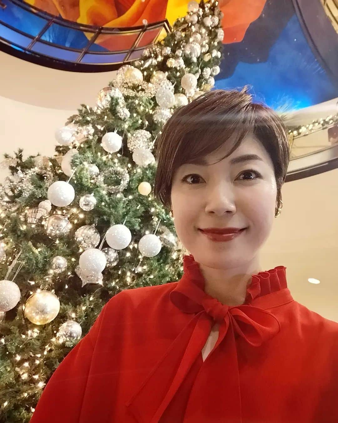 桐島瑞希さんのインスタグラム写真 - (桐島瑞希Instagram)「Merry Christmas🎄🎅🎉 今宵は素敵な会の司会をさせて頂きました🎤 ドレスコードが「どこかに赤を」とのことだったので、赤いワンピースで参上🥰 主催なのに、ガガになっちゃう@xgaganaoko さん、X Japanの紅を歌って下さった@fison517 さん❣️ ありがとうございました👏👏👏 (どんな会w)」12月16日 23時55分 - mizkirisiii