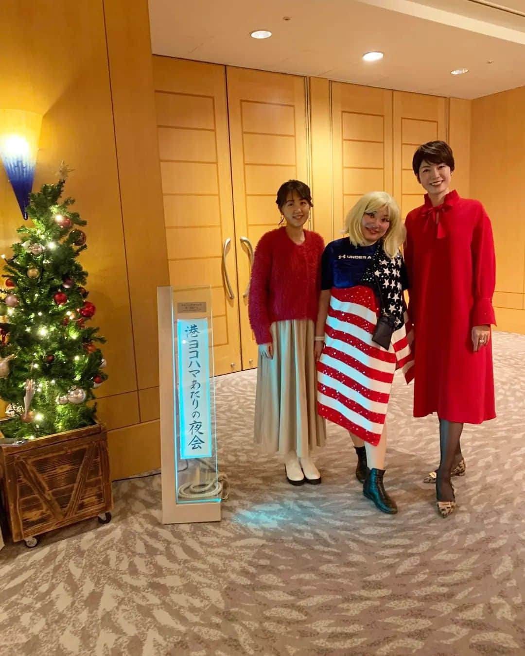 桐島瑞希さんのインスタグラム写真 - (桐島瑞希Instagram)「Merry Christmas🎄🎅🎉 今宵は素敵な会の司会をさせて頂きました🎤 ドレスコードが「どこかに赤を」とのことだったので、赤いワンピースで参上🥰 主催なのに、ガガになっちゃう@xgaganaoko さん、X Japanの紅を歌って下さった@fison517 さん❣️ ありがとうございました👏👏👏 (どんな会w)」12月16日 23時55分 - mizkirisiii