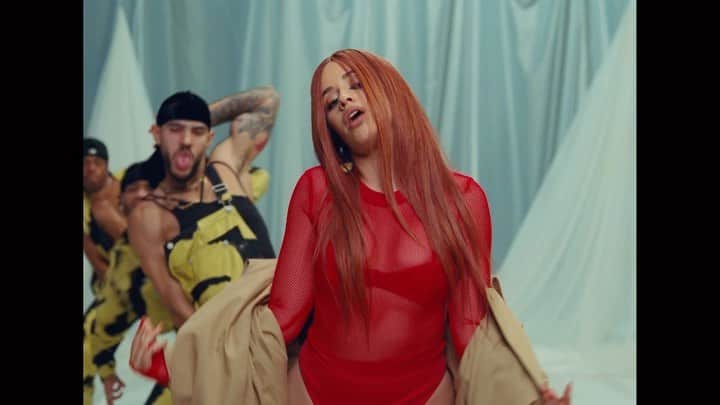 カミラ・カベロのインスタグラム：「ku lo sa video with oxlade . directed by @bomailuma 💚」