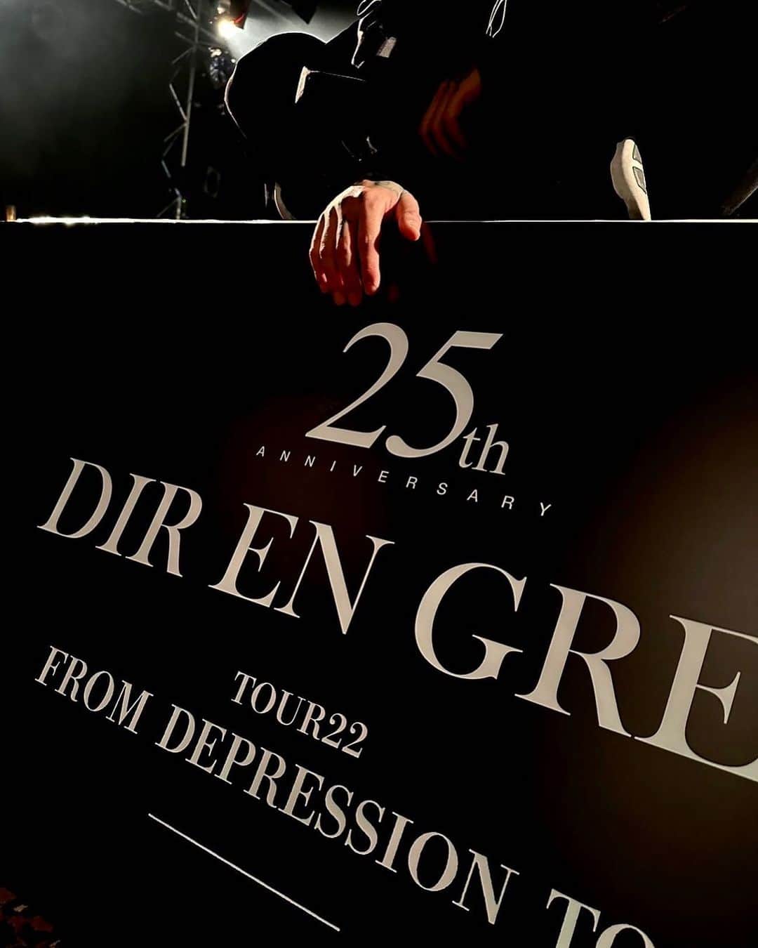 DIR EN GREYのインスタグラム：「. ［🇯🇵 JP 🇯🇵］［🇬🇧 EN 🇺🇸］ 本日！“TOUR22 FROM DEPRESSION TO ________ -「a knot」LIMITED EXTRA-”新宿BLAZE公演！遂に声出し解禁となる追加公演が本日開催！🗣場内はかなりの混雑が予想されますので、ご来場の方は体調管理をしっかりして楽しみましょう！🔥🔥🔥 半袖大好きマネージャー藤枝 ※ モデルは薫📸  ◤◢◤◢◤◢ ↓ 🇬🇧 EN 🇺🇸 ↓ ◤◢◤◢◤◢  Today's “TOUR22 FROM DEPRESSION TO ________ -「a knot」LIMITED EXTRA-” concert at Shinjuku BLAZE! You can finally raise your voices during the concert today🗣We expect the venue to be pretty crowded, so please take care and enjoy the live!🔥🔥🔥 Short Sleeves lover Fujieda Manager * Model: Kaoru📸  #DIRENGREY25th」