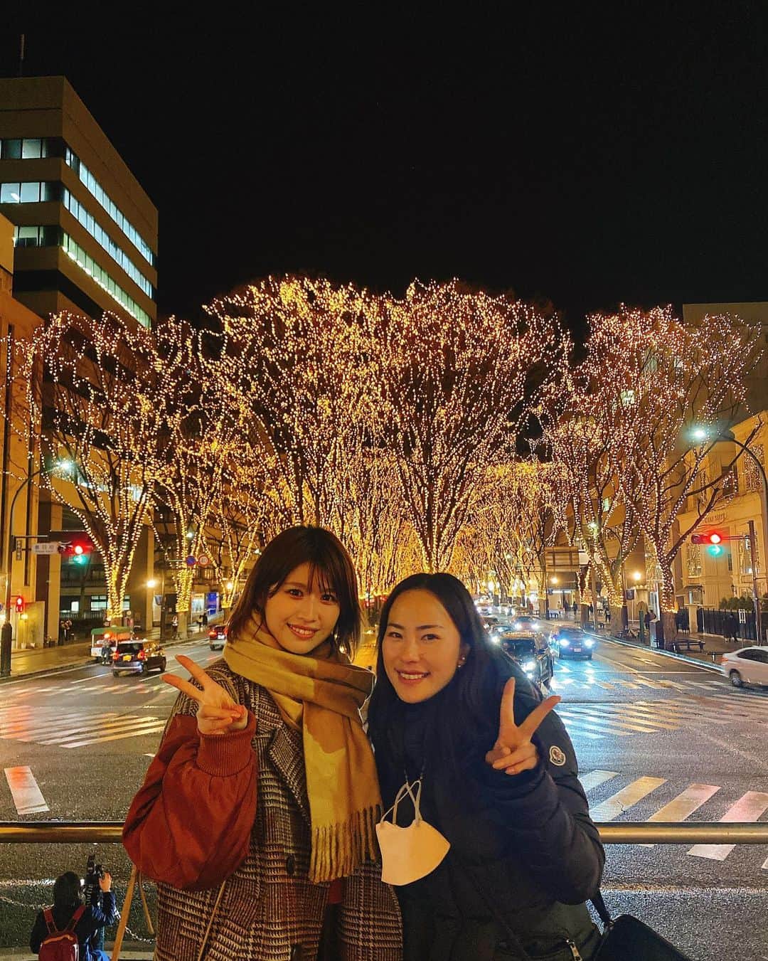 佐藤朱のインスタグラム：「2022 SENDAI光のページェント✨ . 仙台の冬、これは欠かせませんよね〜☺️ 初登場の展望デッキから撮影！ とても良きアングルになります…！😳 端から端までみやびちゃんと楽しめました🌟 #光のページェント #仙台 #定禅寺通り  #イルミネーション」