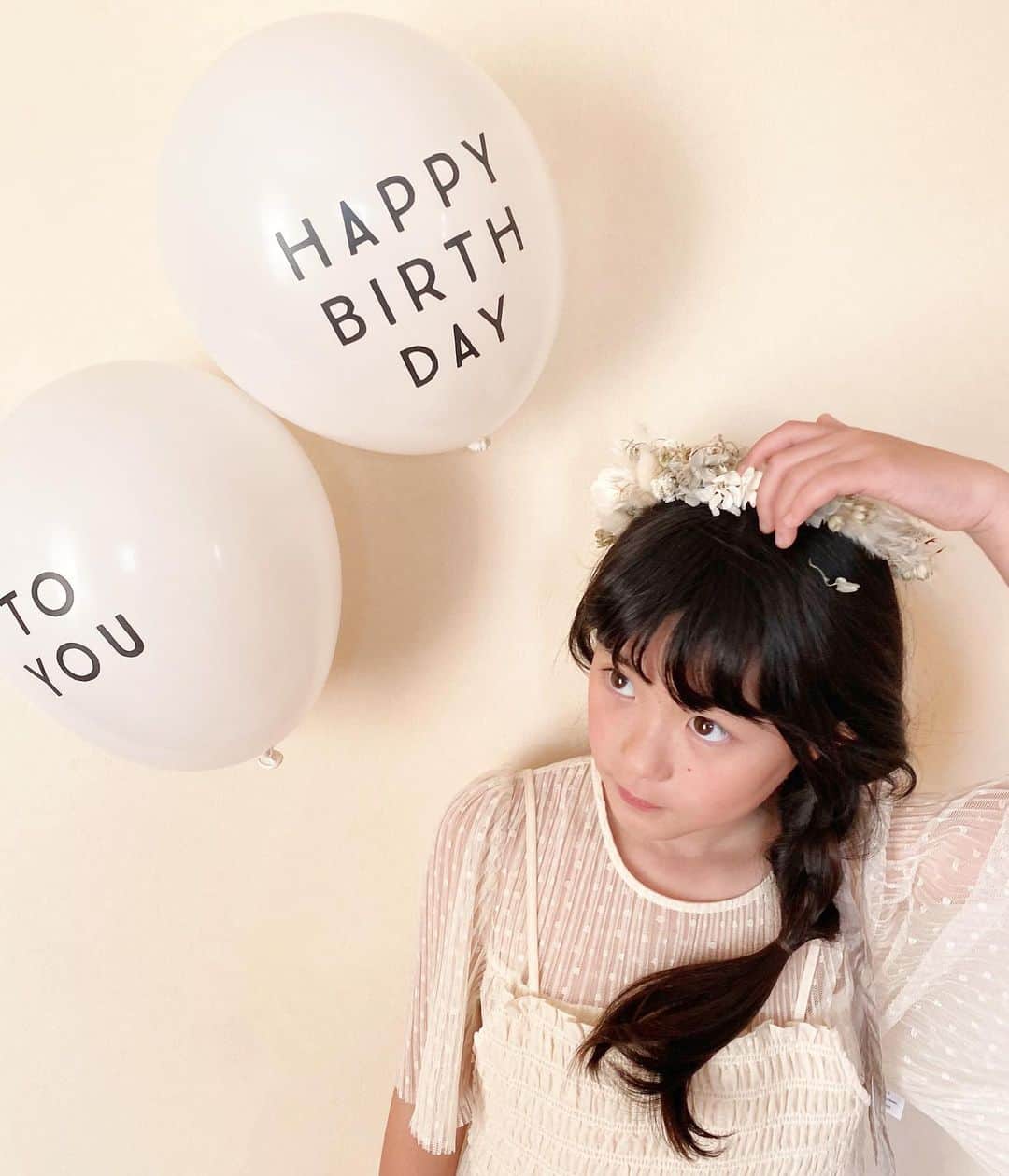 *yoko*さんのインスタグラム写真 - (*yoko*Instagram)「* ◇2022.12.16  Happy　Birthday🎂   9歳のお誕生日おめでとう♡   相変わらず天真爛漫な娘 そんなとこが大好き♡   お誕生日プレゼントは何がいい？って聞いたら、セリアで2万円分好きなものを買いまくりたい！って言った娘。 そんなとこも大好き♡   笑顔いっぱいの9歳になりますように...♡   #9歳#お誕生日#Happybirthday」12月16日 18時38分 - yococono
