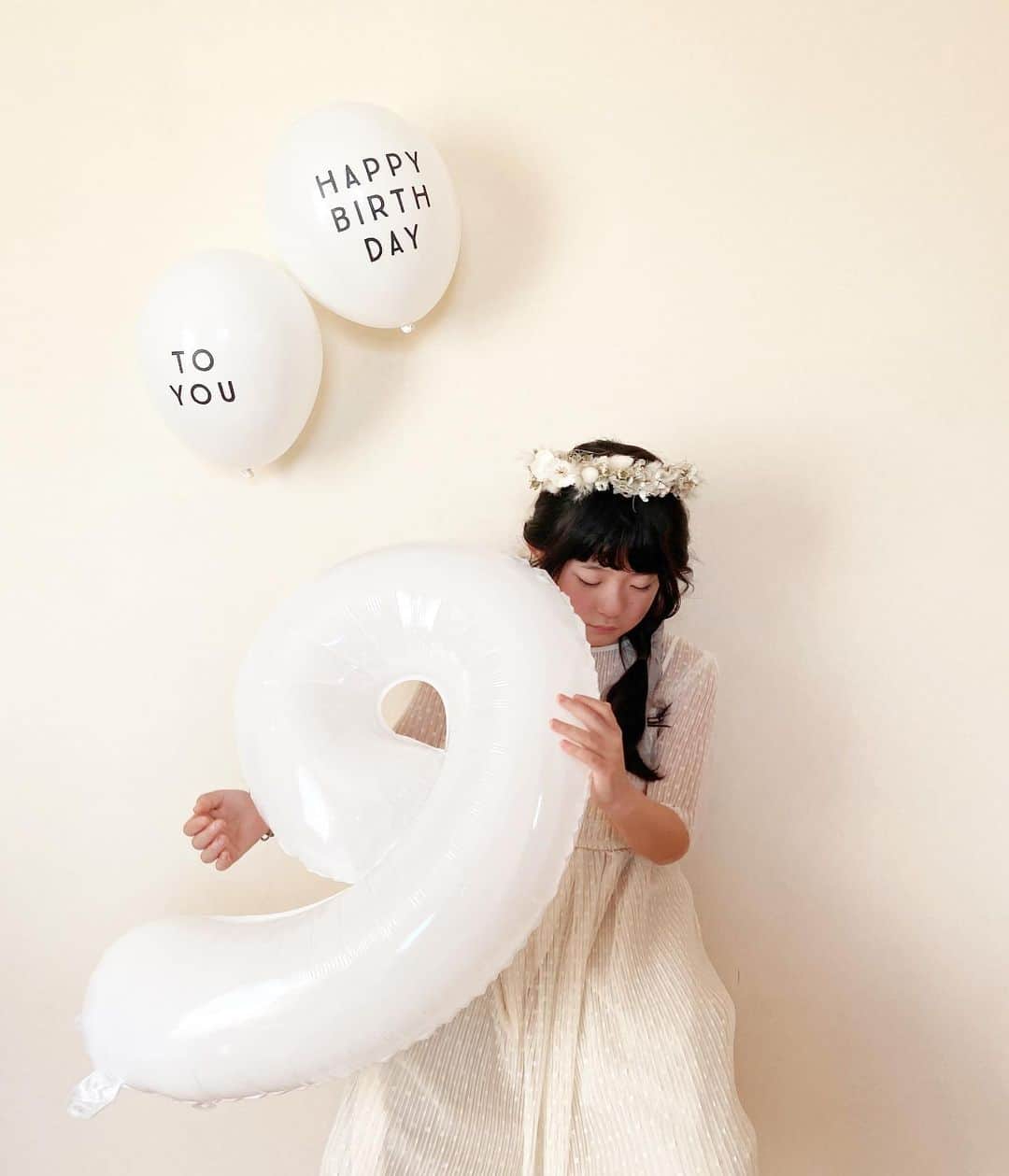 *yoko*さんのインスタグラム写真 - (*yoko*Instagram)「* ◇2022.12.16  Happy　Birthday🎂   9歳のお誕生日おめでとう♡   相変わらず天真爛漫な娘 そんなとこが大好き♡   お誕生日プレゼントは何がいい？って聞いたら、セリアで2万円分好きなものを買いまくりたい！って言った娘。 そんなとこも大好き♡   笑顔いっぱいの9歳になりますように...♡   #9歳#お誕生日#Happybirthday」12月16日 18時38分 - yococono